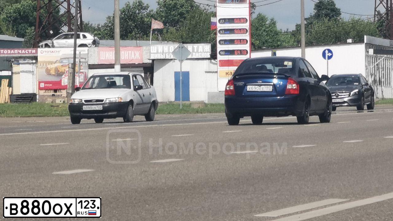 Фото автомобиля LADA 2106, 1991 — госномер В880ХВ123. Цвет: ЧЕРНЫЙ
