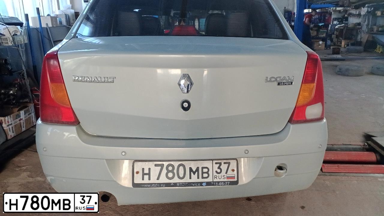 Фото автомобиля RENAULT LOGAN, 2007 — госномер Н780МВ37. Цвет: Серый
