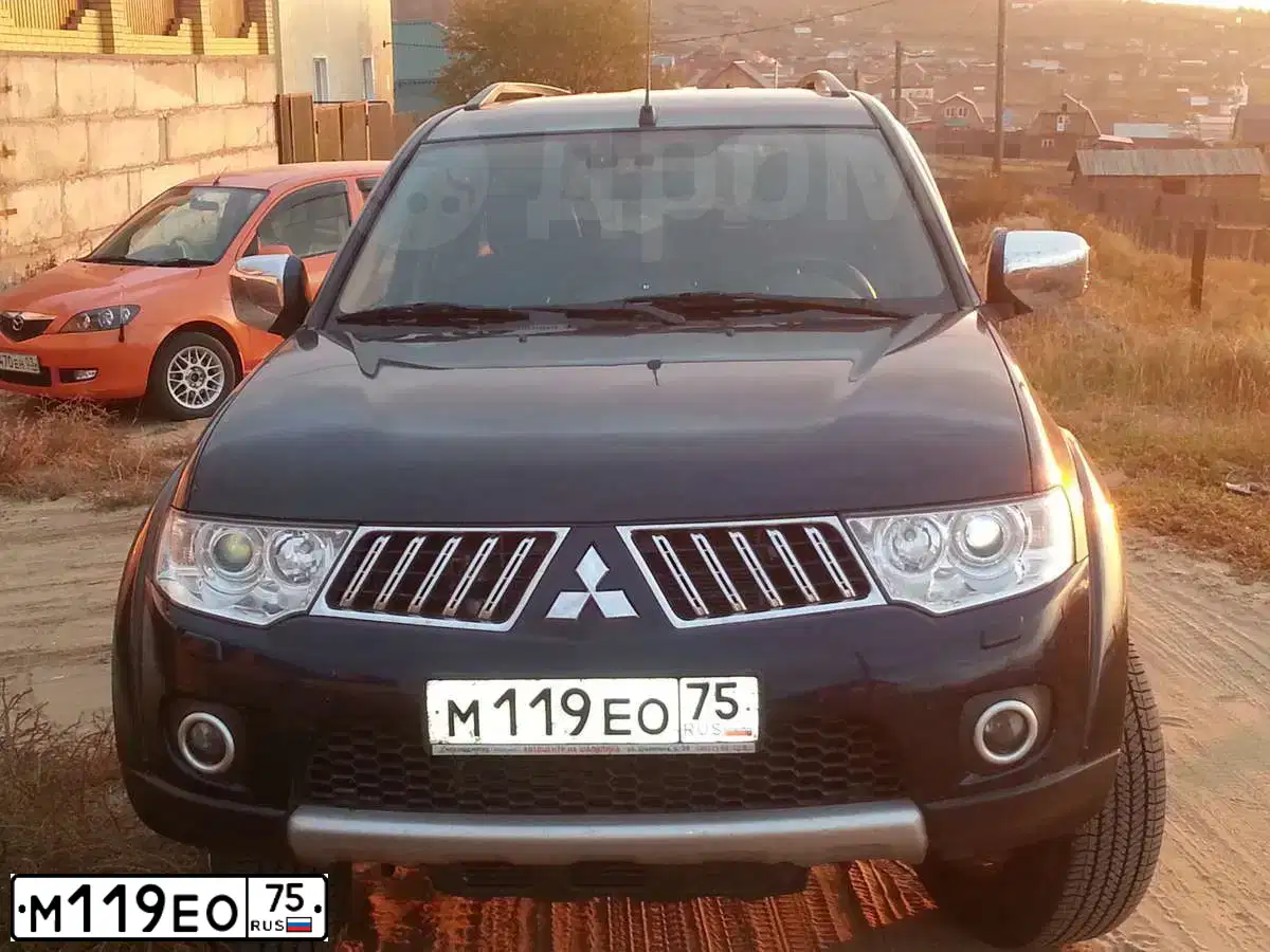 Фото автомобиля MITSUBISHI PAJERO SPORT, 2011 — госномер М119ЕО75. Цвет: синий