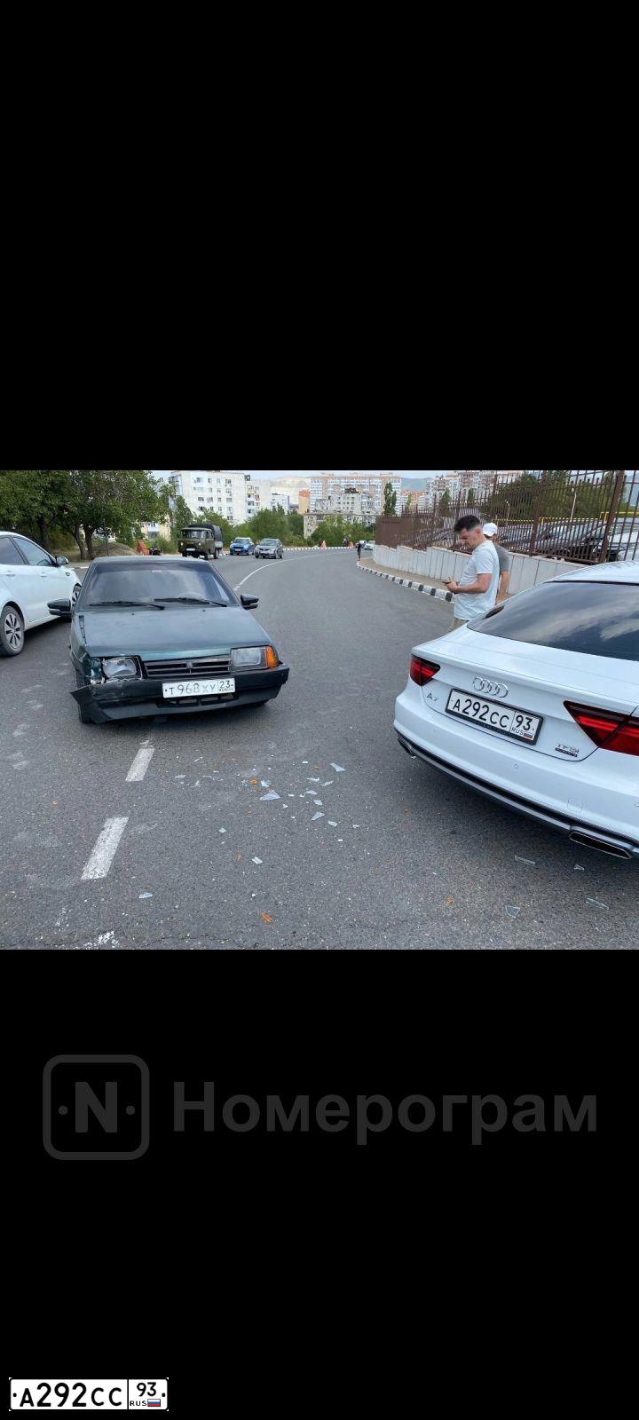 Фото автомобиля AUDI A7, 2014 — госномер А099СК23. Цвет: БЕЛЫЙ