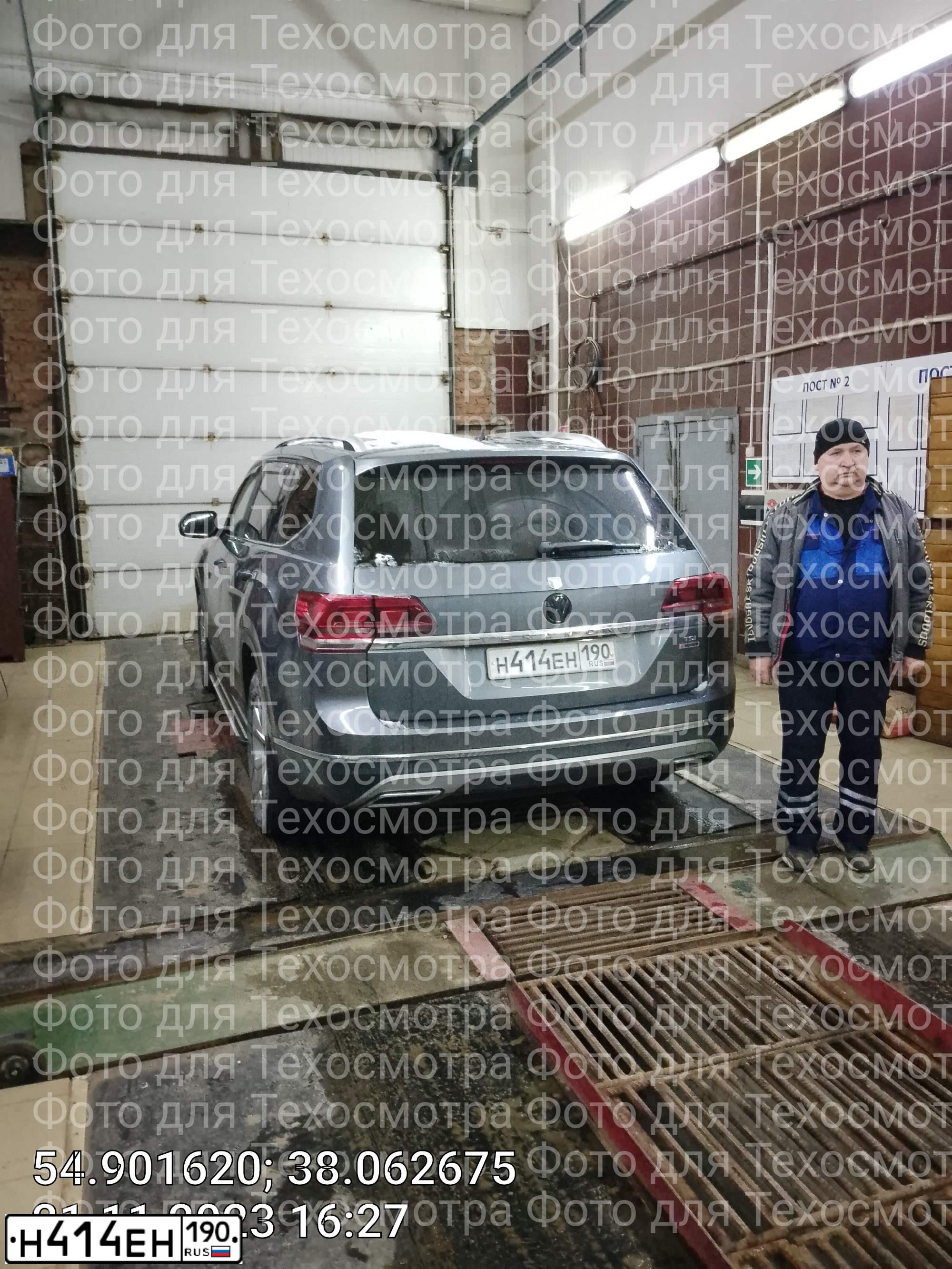 Фото автомобиля TOYOTA LANDCRUISER 200, 2013 — госномер Н414ЕН190. Цвет: Серебристый