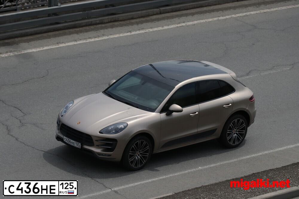 Фото автомобиля PORSCHE MACAN, 2014 — госномер К758НМ03. Цвет: СВЕТЛО КОРИЧНЕВЫЙ