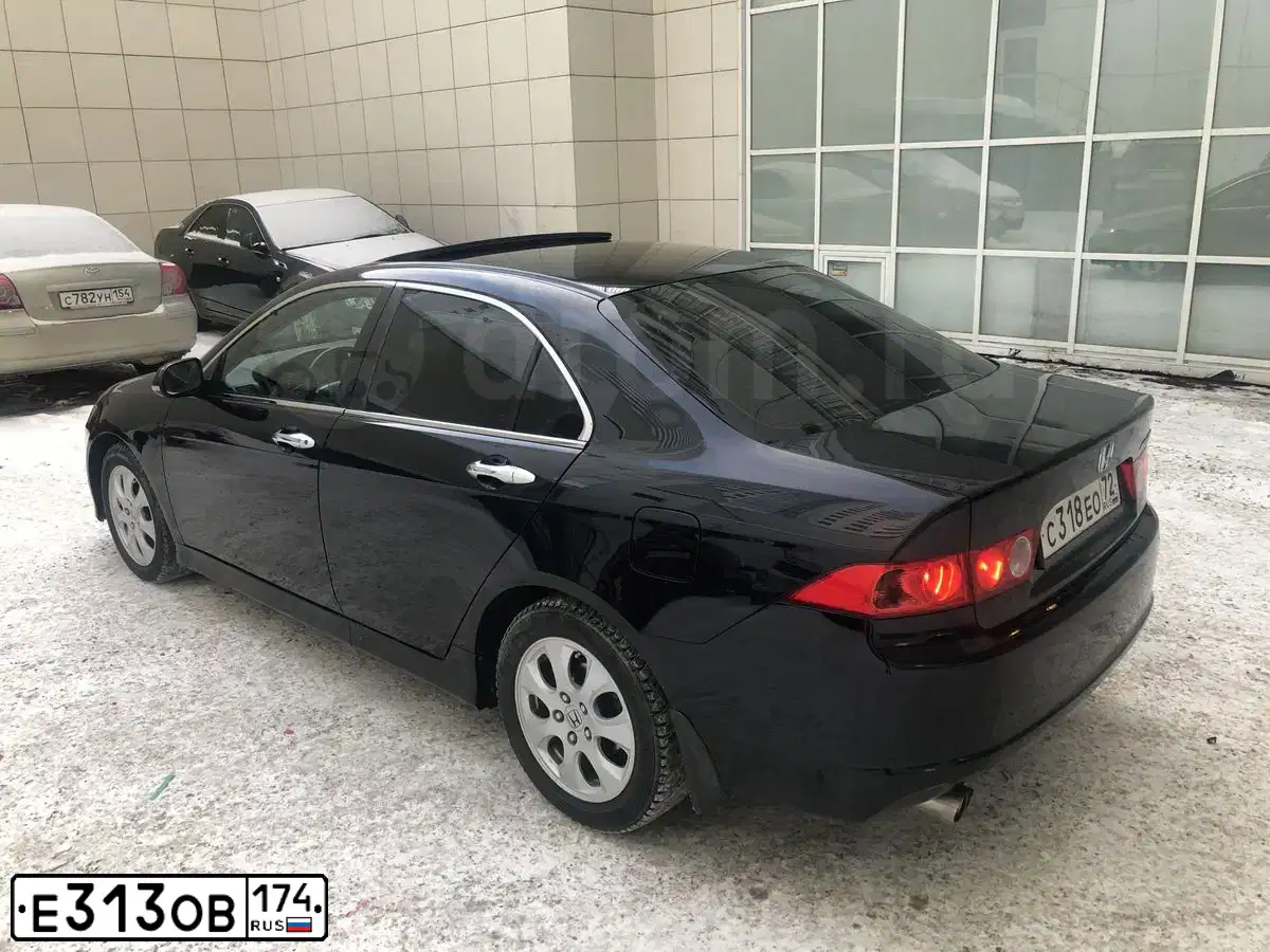Фото автомобиля CADILLAC CTS, 2011 — госномер Е313ОВ174. Цвет: КРАСНЫЙ МЕТАЛЛИК