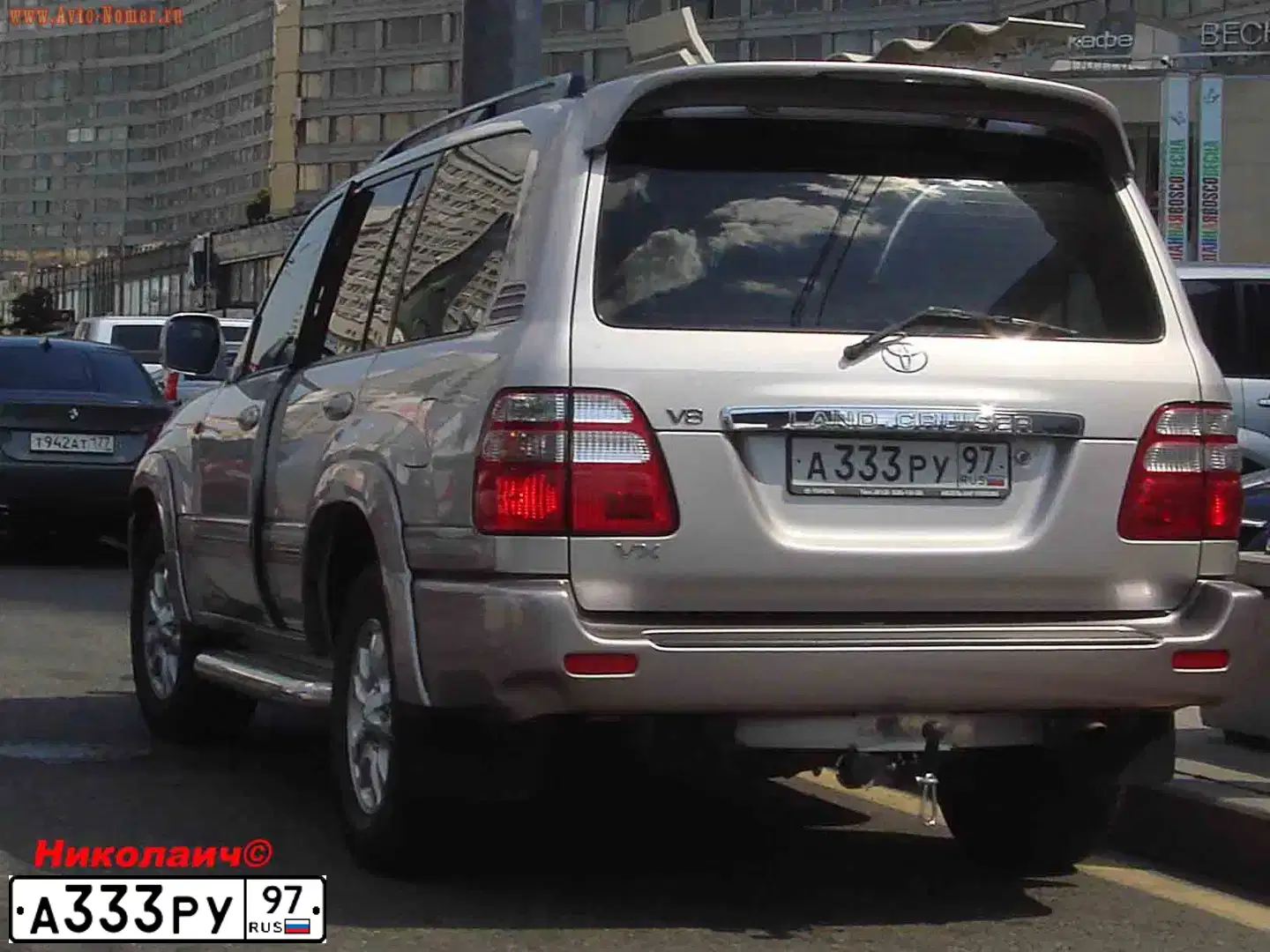 Фото автомобиля TOYOTA LANDCRUISER, 2004 — госномер А333РУ97. Цвет: Серебристый