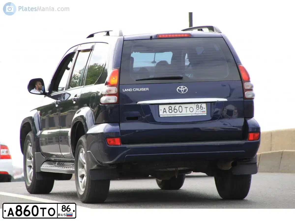 Фото автомобиля TOYOTA LAND CRUISER 120, 2008 — госномер Р524СН27. Цвет: Темно-синий