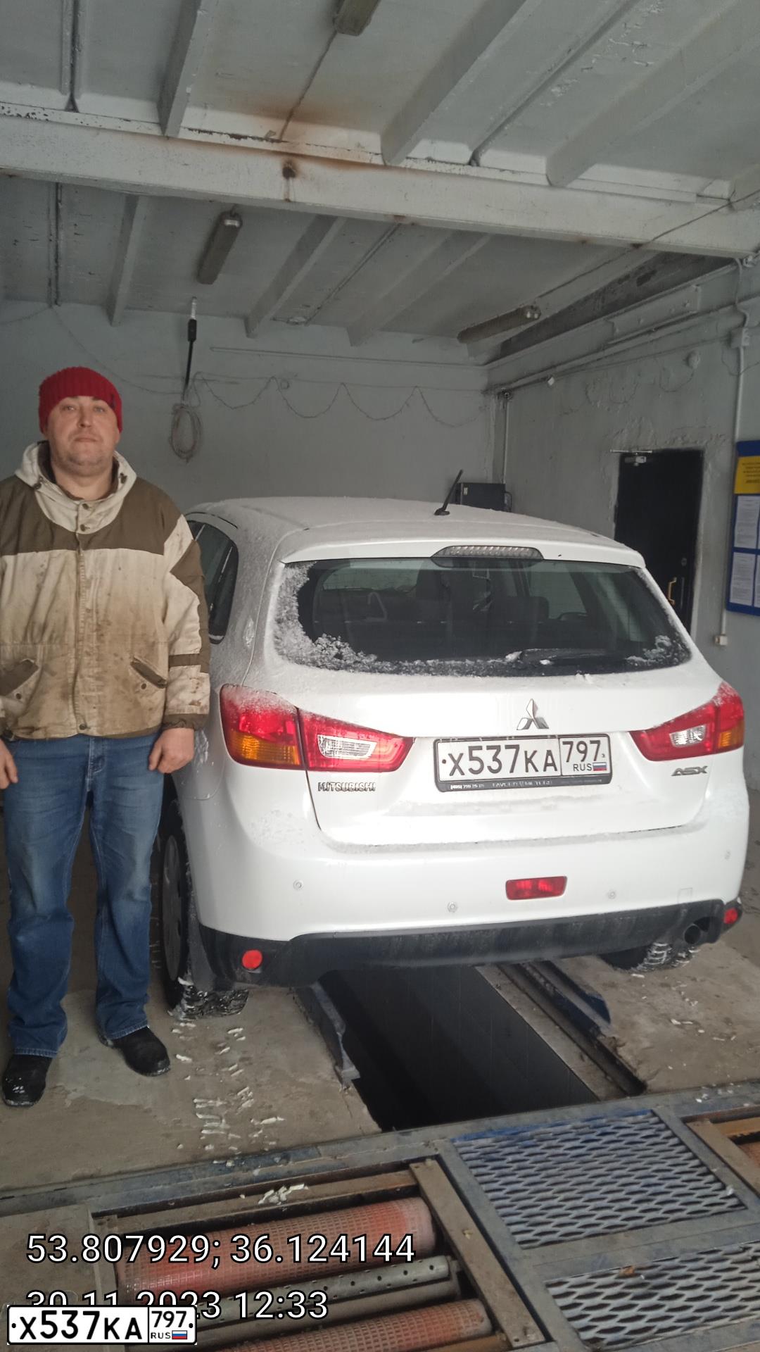 Фото автомобиля MITSUBISHI ASX, 2014 — госномер В056ОМ799. Цвет: Белый