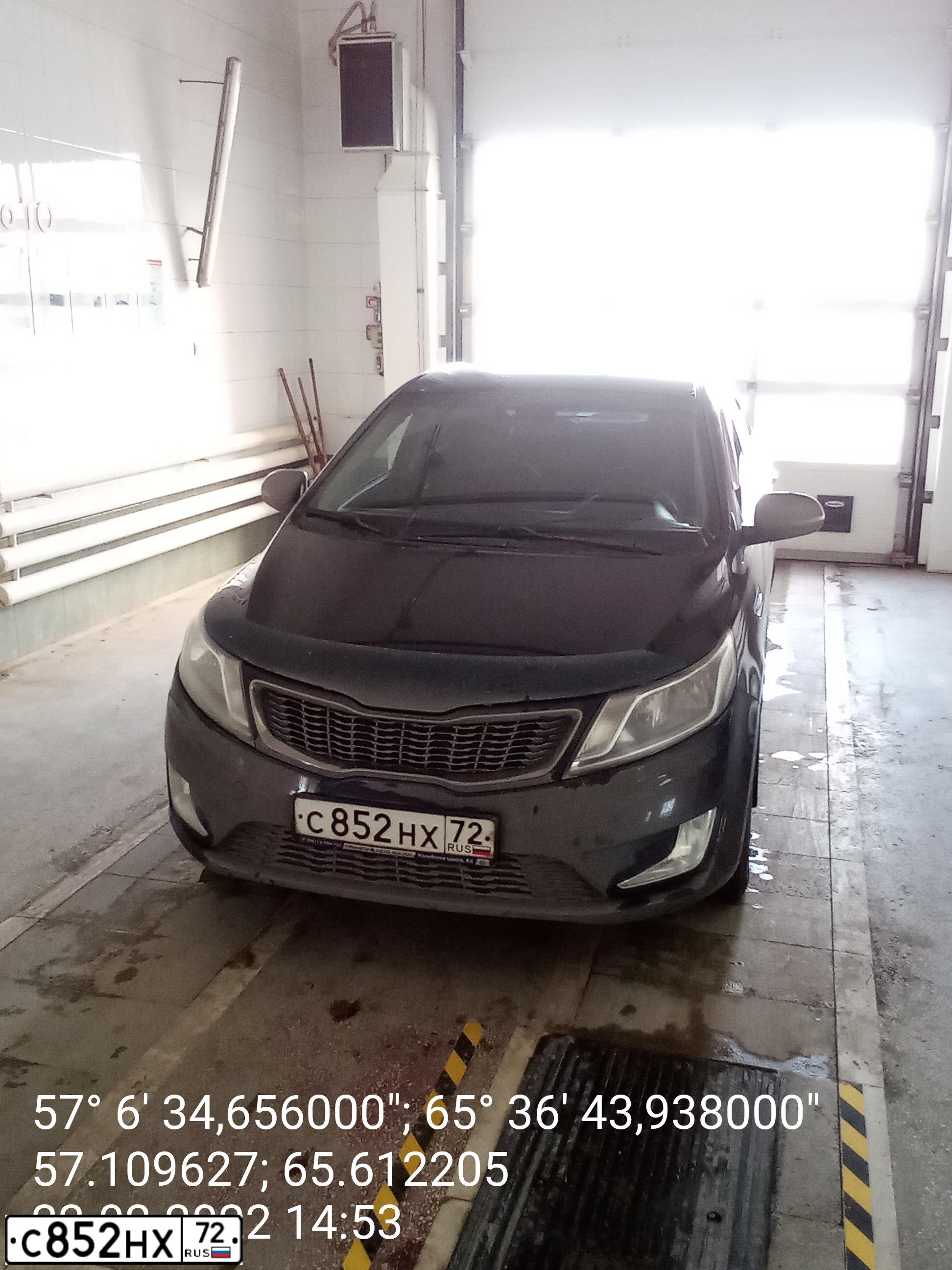 Фото автомобиля KIA RIO, 2012 — госномер С852НХ72. Цвет: ЧЕРНЫЙ