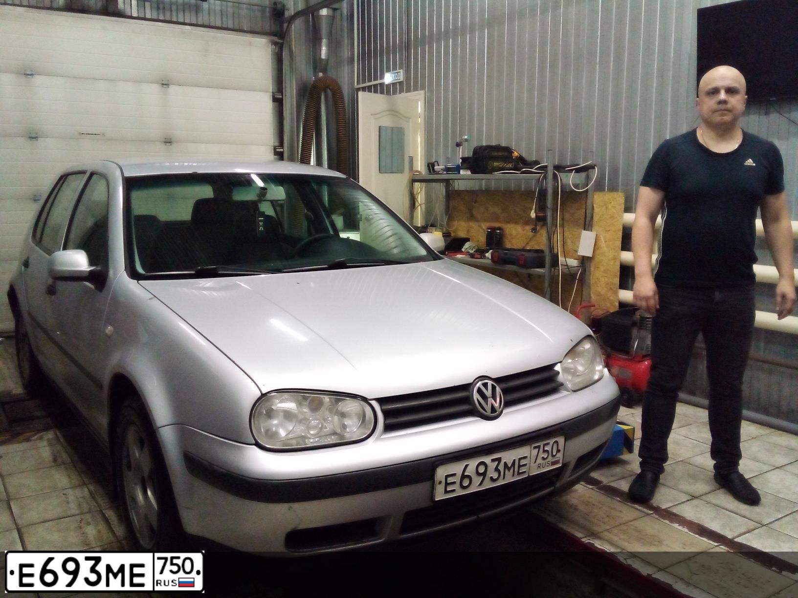 Фото автомобиля VOLKSWAGEN GOLF, 2000 — госномер К514АТ156. Цвет: СЕРЫЙ