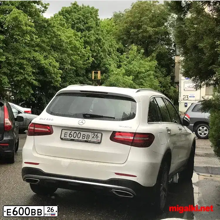 Фото автомобиля TOYOTA RAV4, 2010 — госномер Н600ТУ26. Цвет: БЕЛЫЙ
