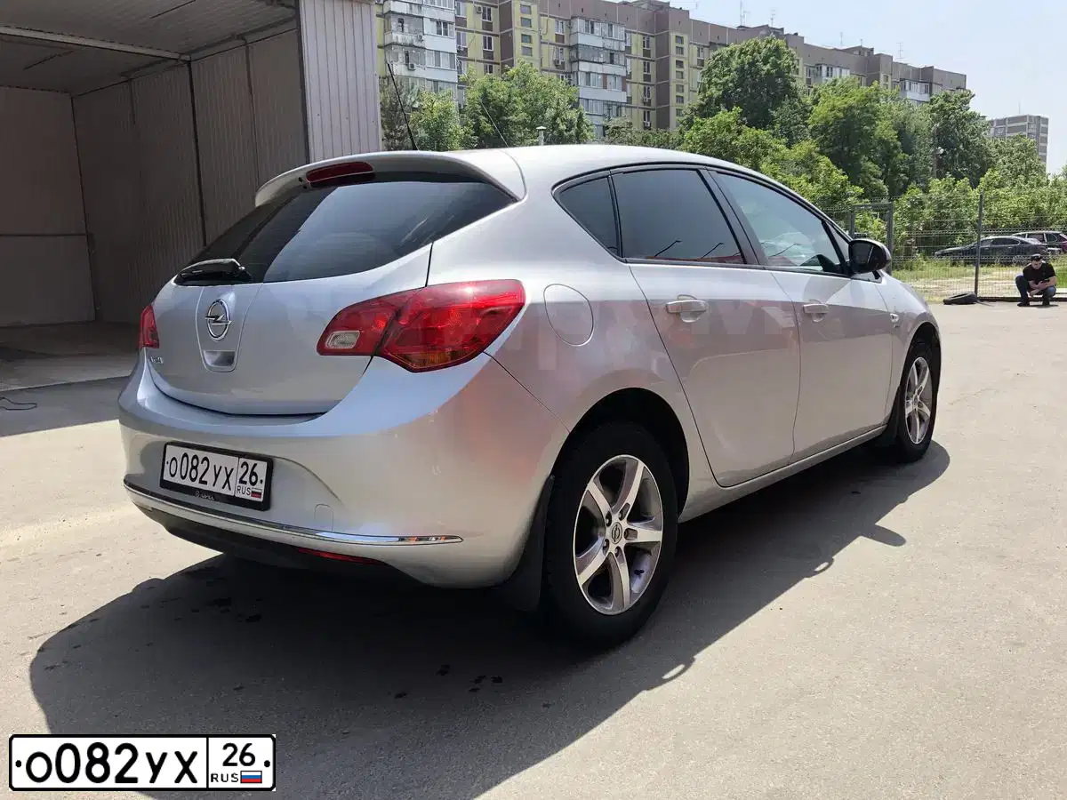 Фото автомобиля OPEL ASTRA, 2013 — госномер Т153КМ193. Цвет: СЕРЕБРИСТЫЙ МЕТАЛЛИК