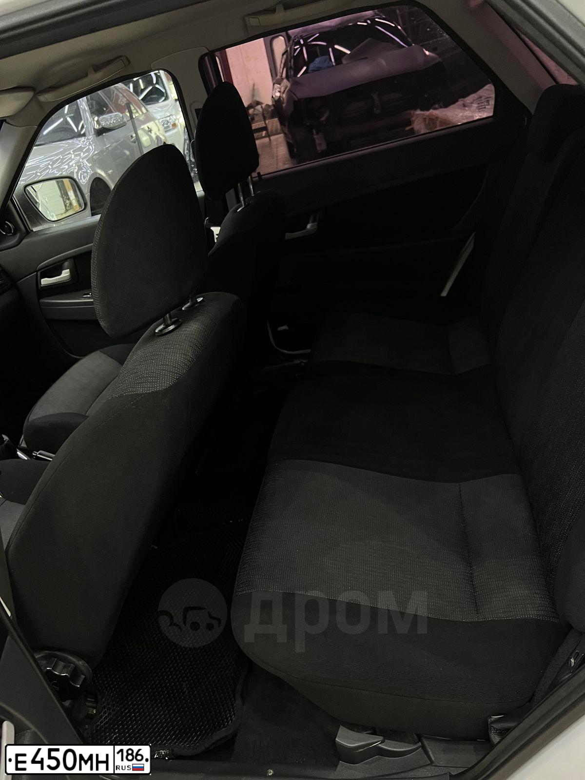 Фото автомобиля LADA 2172 PRIORA, 2014 — госномер Е450МН186. Цвет: Белый