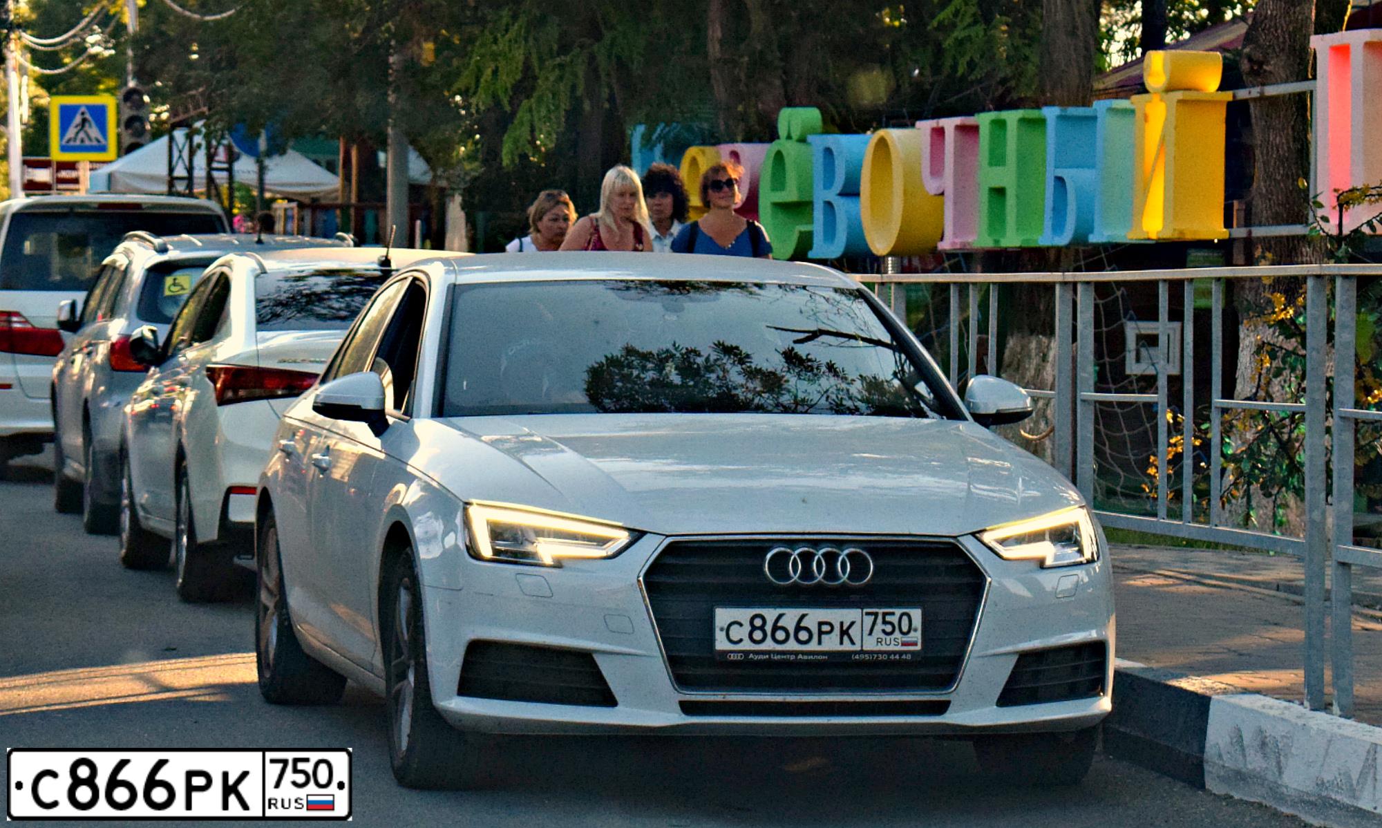 Фото автомобиля AUDI A4, 2018 — госномер С866РК750. Цвет: Белый