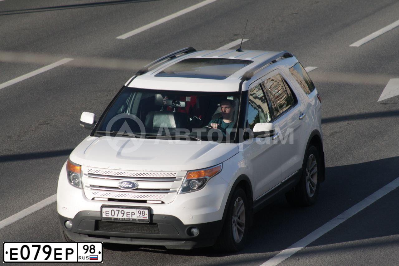 Фото автомобиля FORD EXPLORER, 2011 — госномер Т525АР47. Цвет: Белый