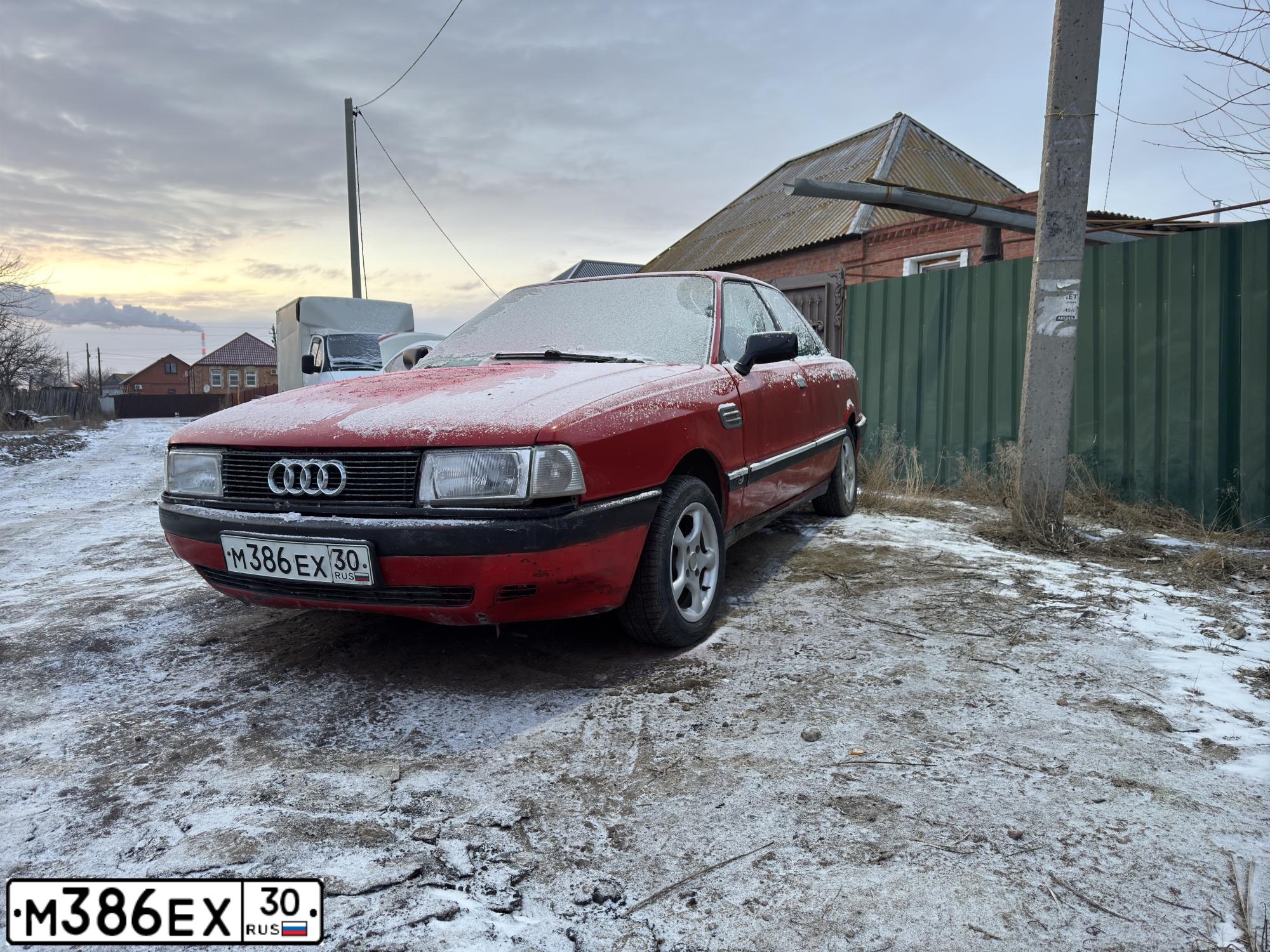 Фото автомобиля AUDI 80, 1988 — госномер Т658РК50. Цвет: КРАСНЫЙ