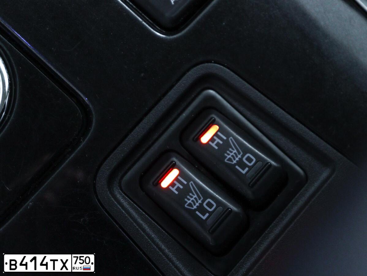 Фото автомобиля MITSUBISHI OUTLANDER, 2018 — госномер В414ТХ750. Цвет: Белый