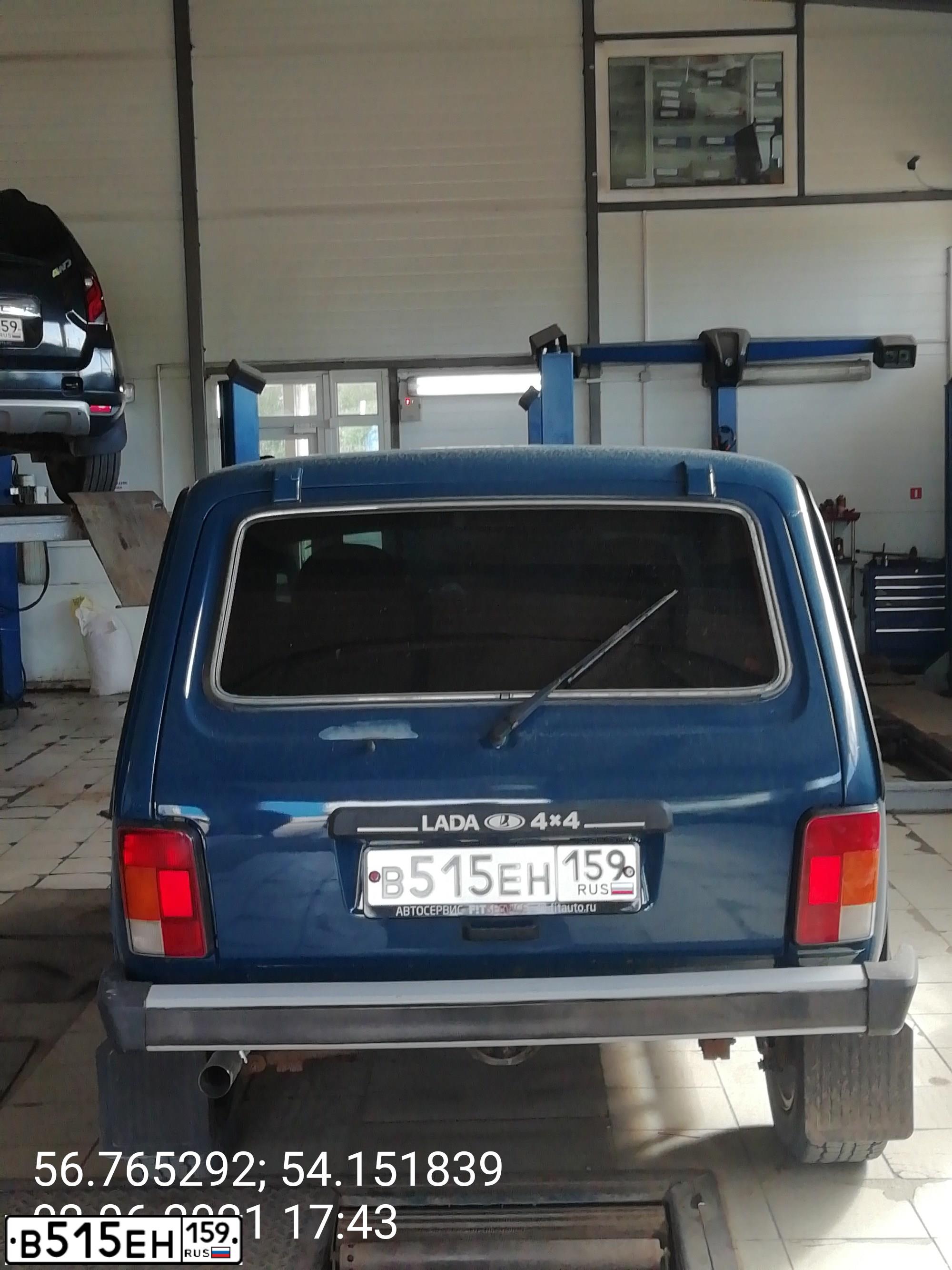 Фото автомобиля LADA 2121 NIVA, 2012 — госномер В515ЕН159. Цвет: СИНЕ-ЗЕЛЕНЫЙ
