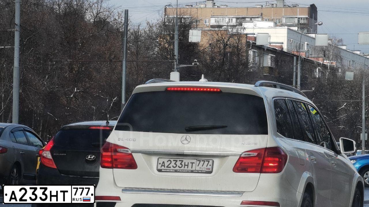 Фото автомобиля MERCEDES GL-KLASSE, 2015 — госномер А233НТ777. Цвет: Белый
