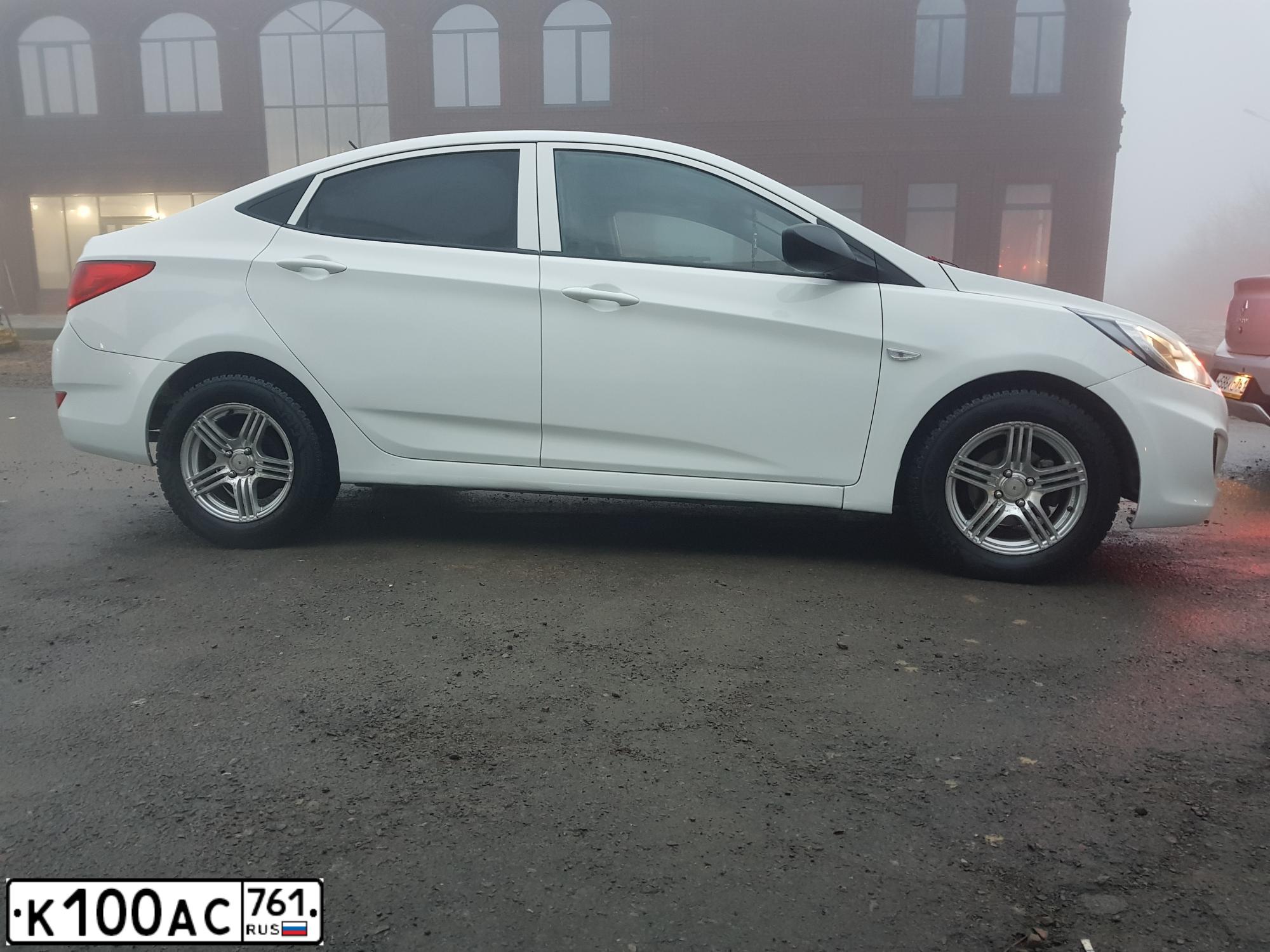 Фото автомобиля HYUNDAI SOLARIS, 2014 — госномер Н174АР181. Цвет: Белый