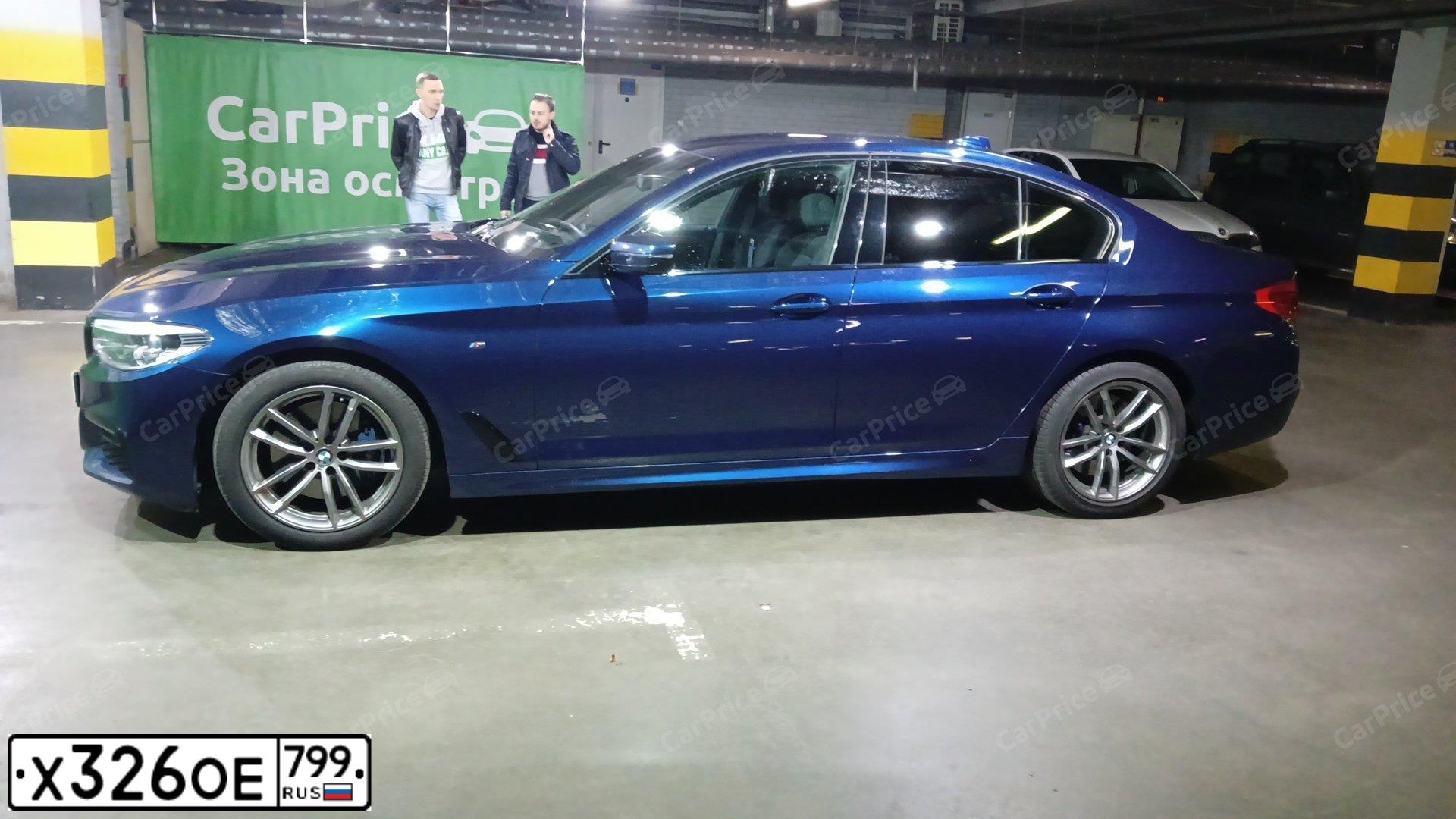 Фото автомобиля BMW 530I, 2019 — госномер У988ЕВ198. Цвет: синий