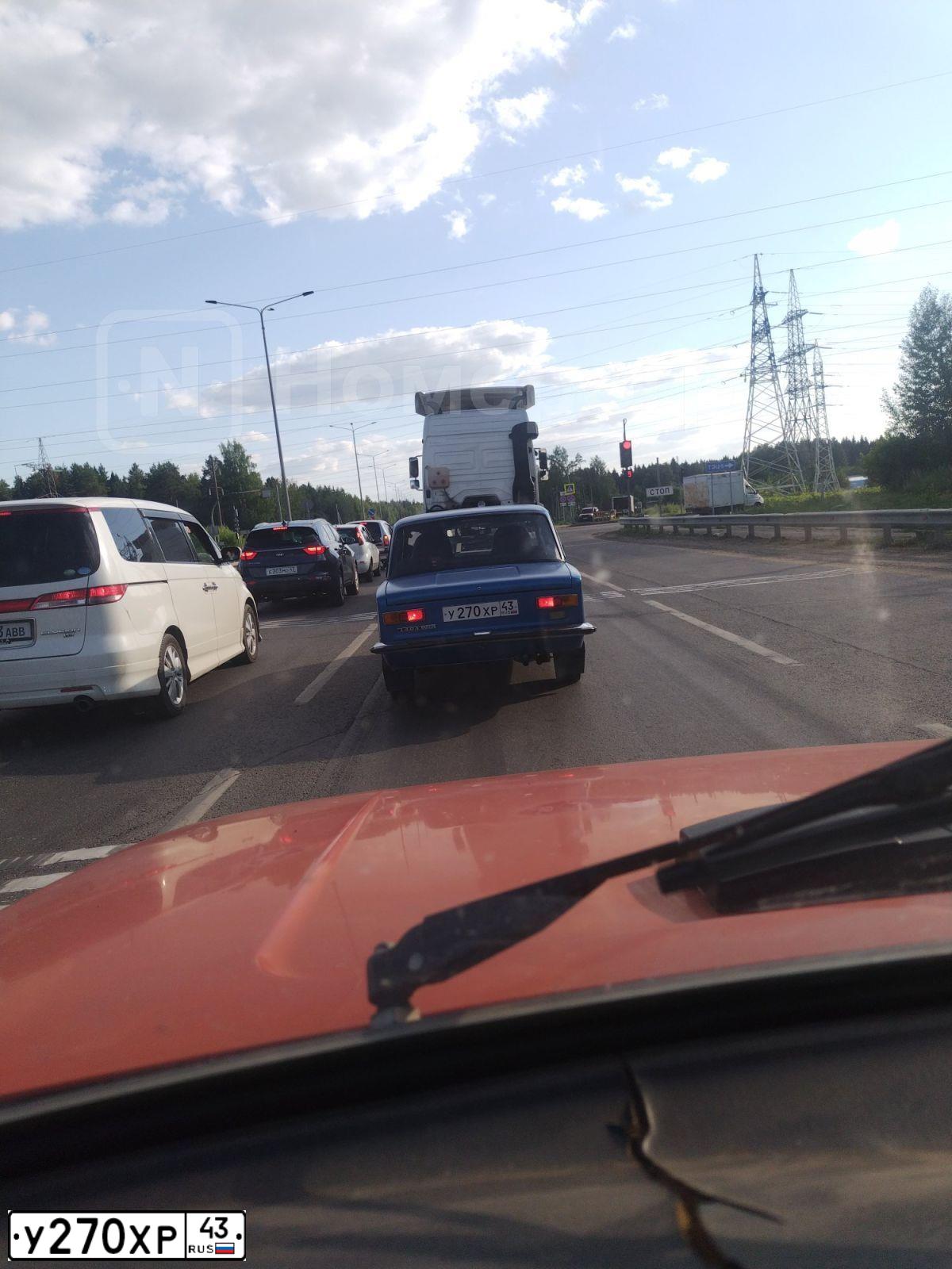Фото автомобиля LADA 2101, 1986 — госномер У270ХР43. Цвет: синий