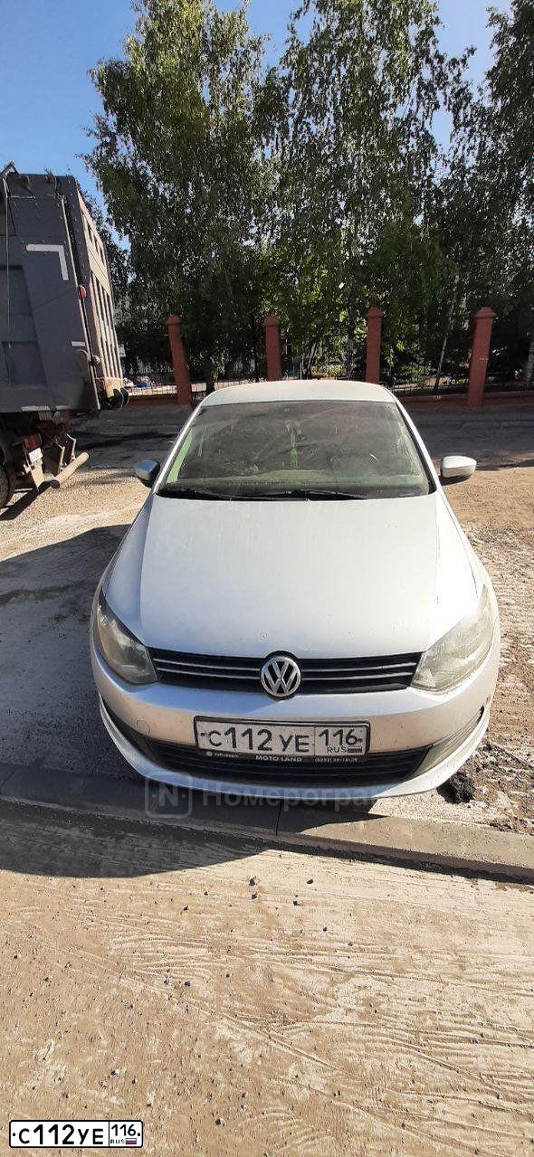 Фото автомобиля VOLKSWAGEN POLO, 2013 — госномер С112УЕ116. Цвет: СЕРЕБРИСТЫЙ