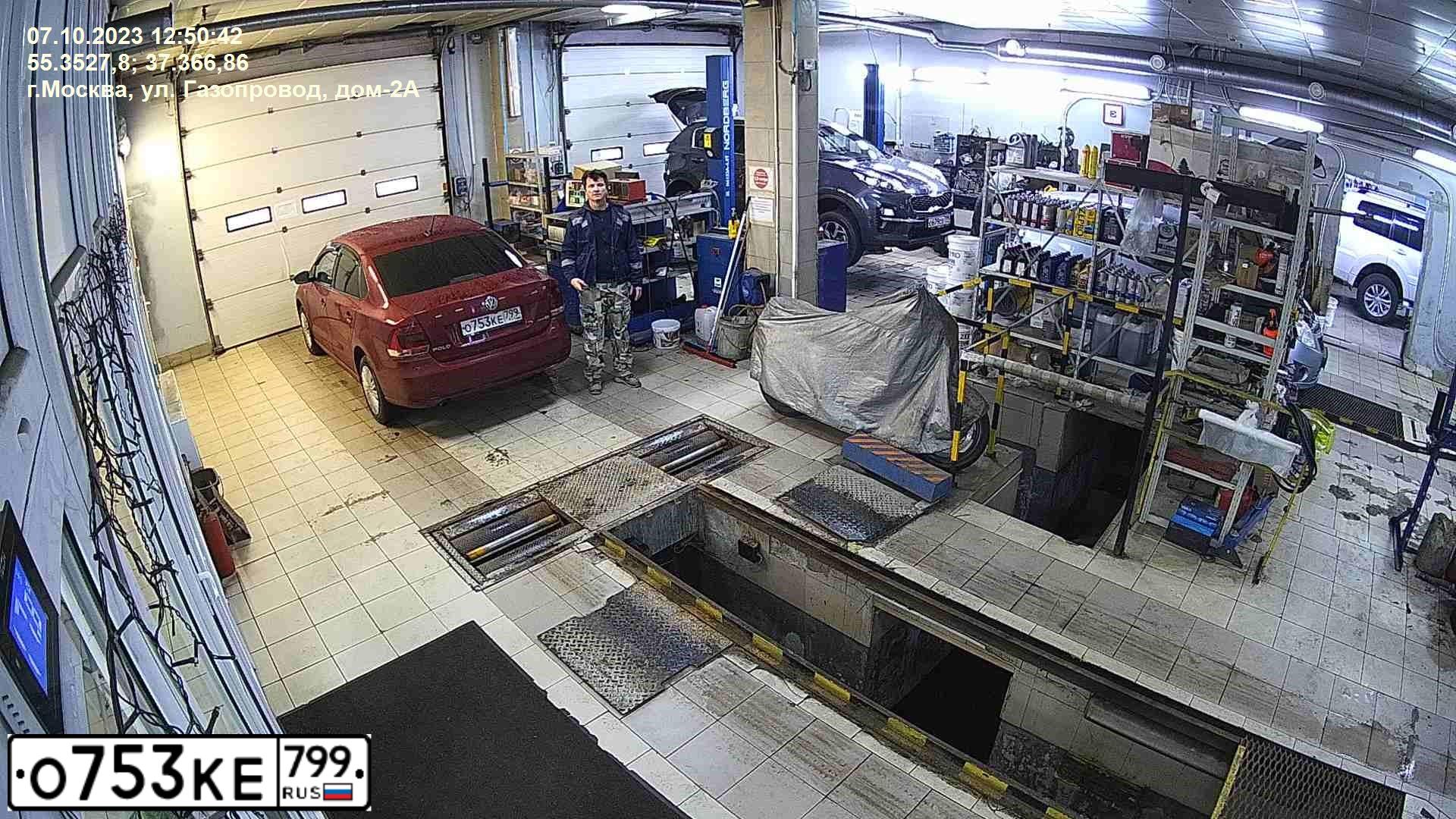 Фото автомобиля VOLKSWAGEN POLO, 2018 — госномер Р096ВО977. Цвет: ВИШНЕВЫЙ