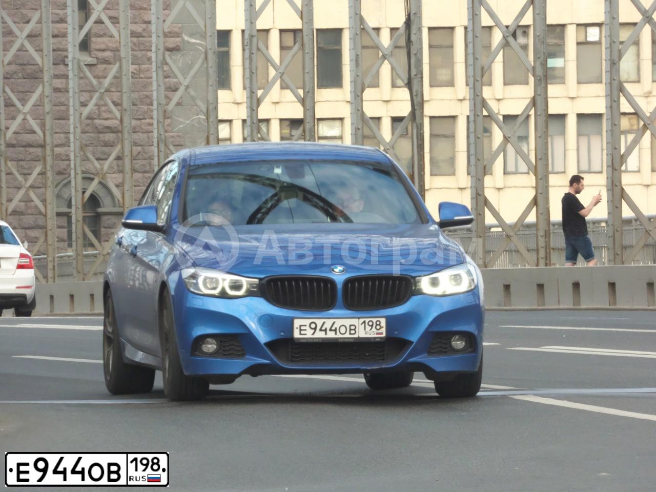 Фото автомобиля BMW SERIE 3 GT, 2019 — госномер Е944ОВ198. Цвет: СИНИЙ