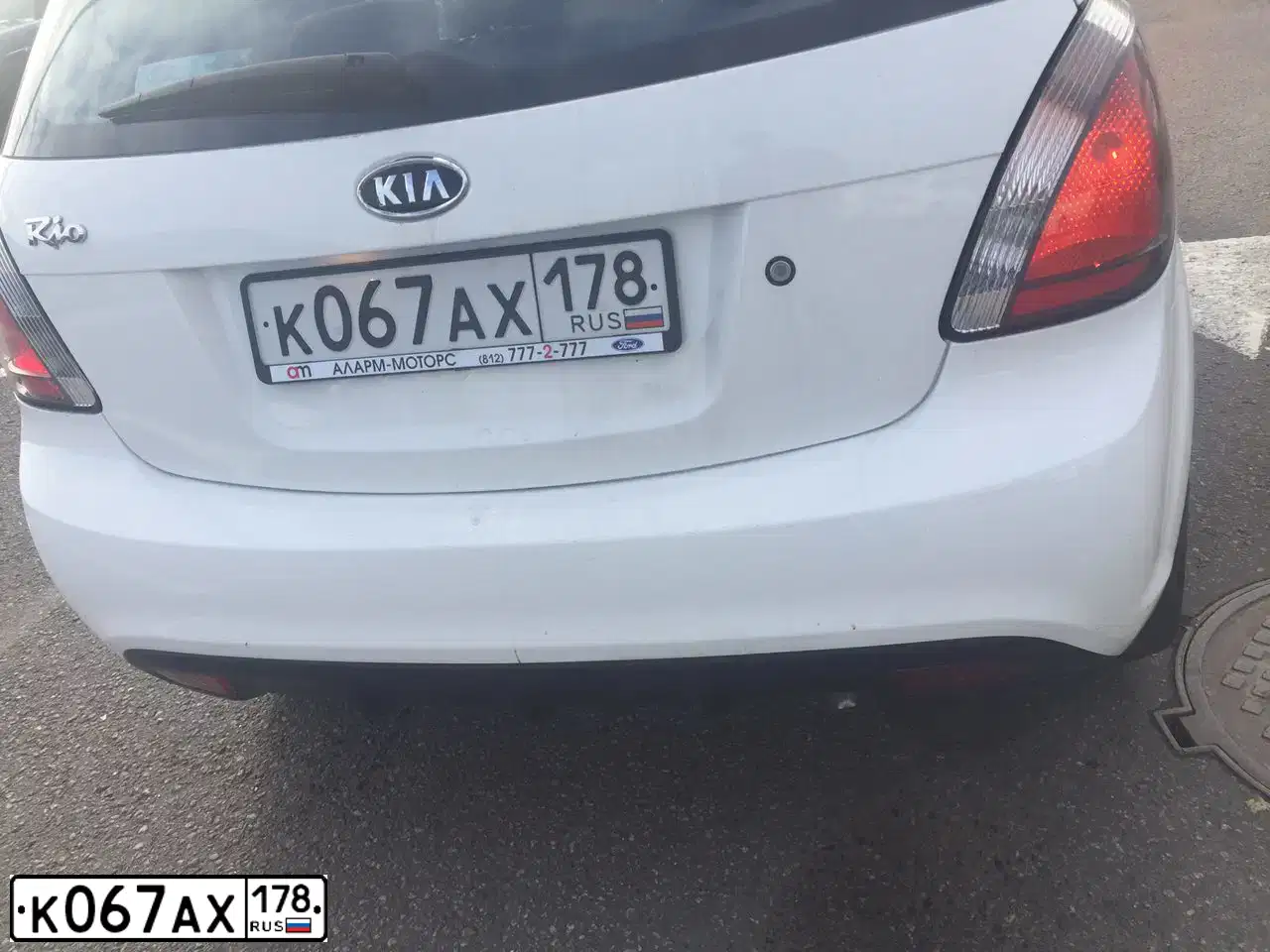 Фото автомобиля KIA RIO, 2011 — госномер Т264ОВ198. Цвет: Белый