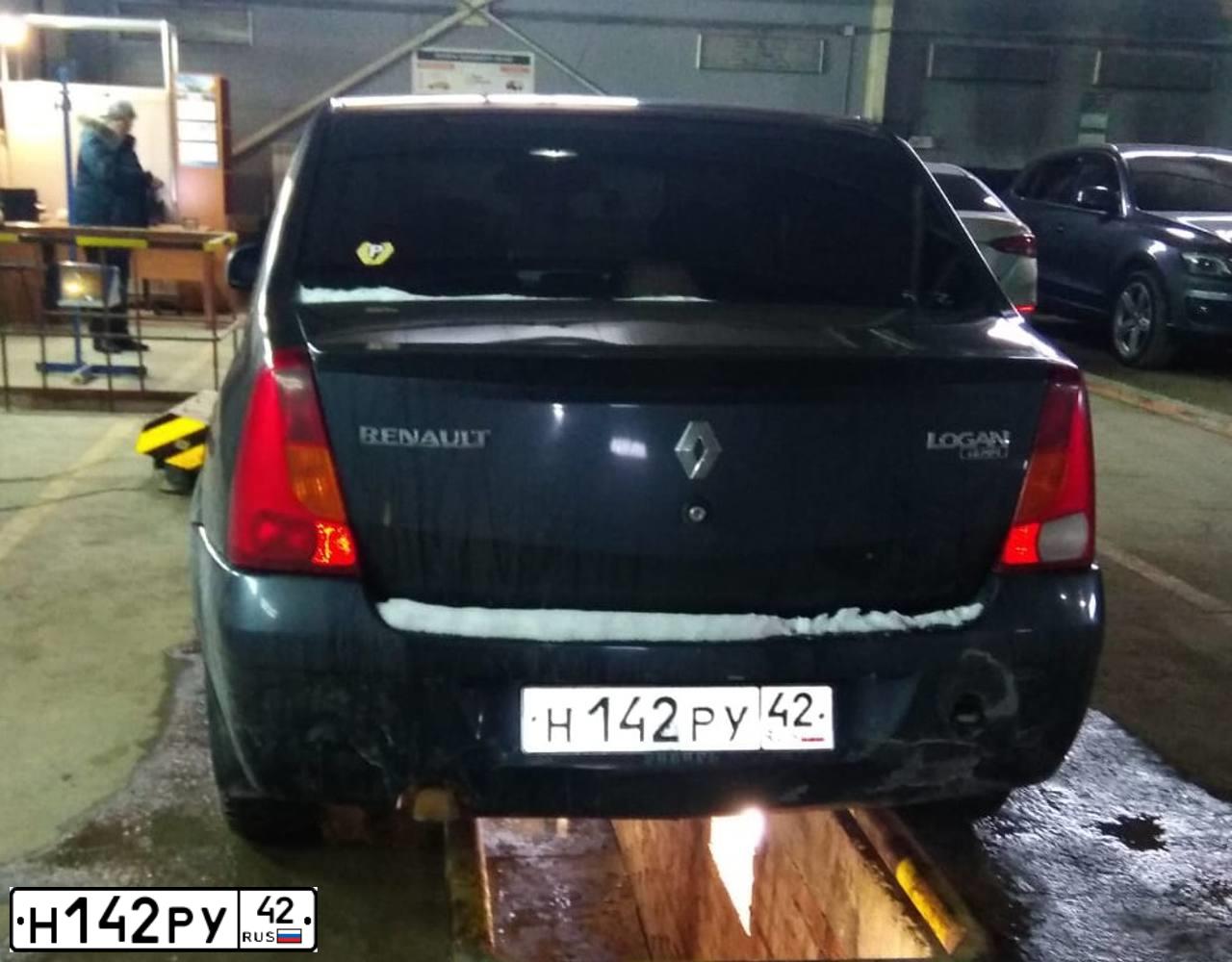 Фото автомобиля RENAULT LOGAN, 2006 — госномер Н142РУ42. Цвет: ТЕМНО СЕРЫЙ