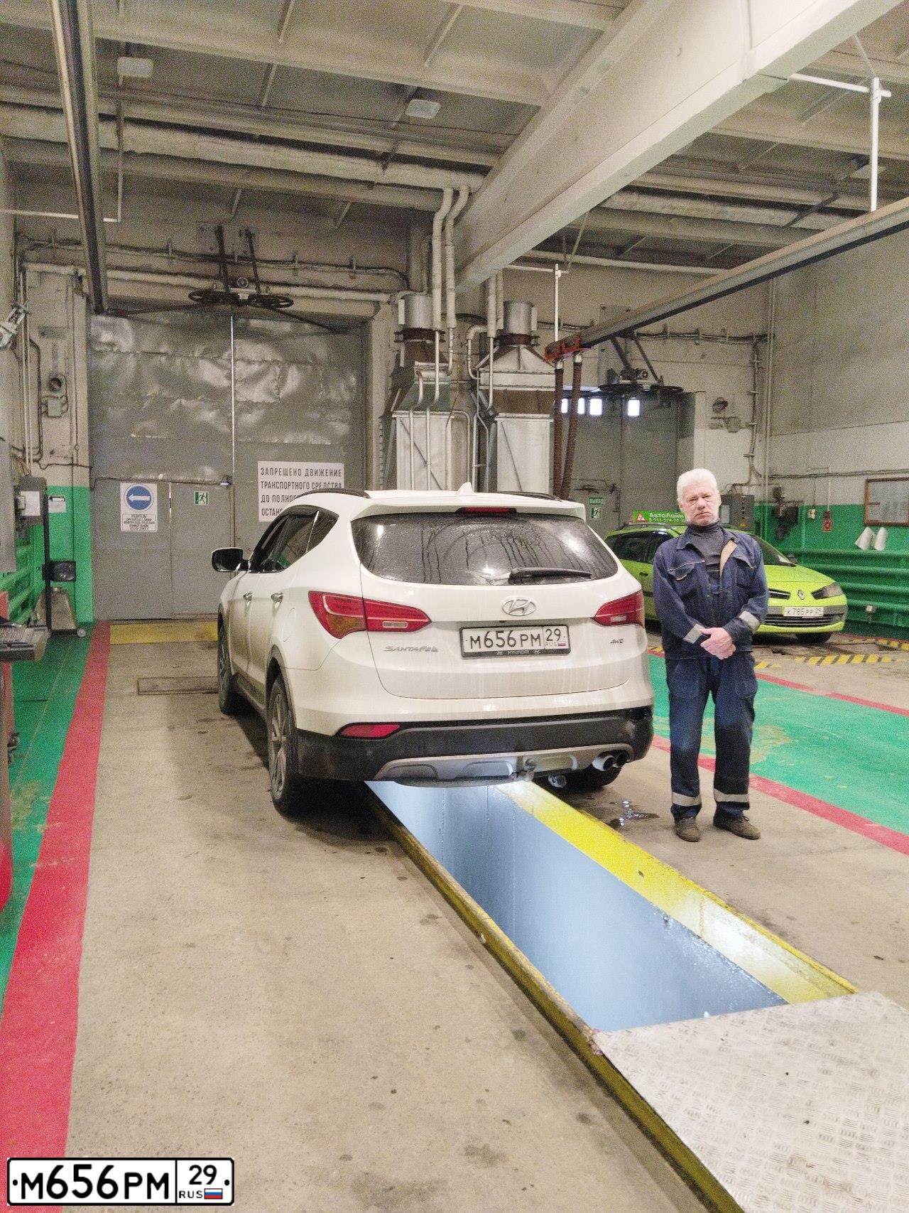 Фото автомобиля HYUNDAI SANTA FE, 2012 — госномер М656РМ29. Цвет: БЕЛЫЙ