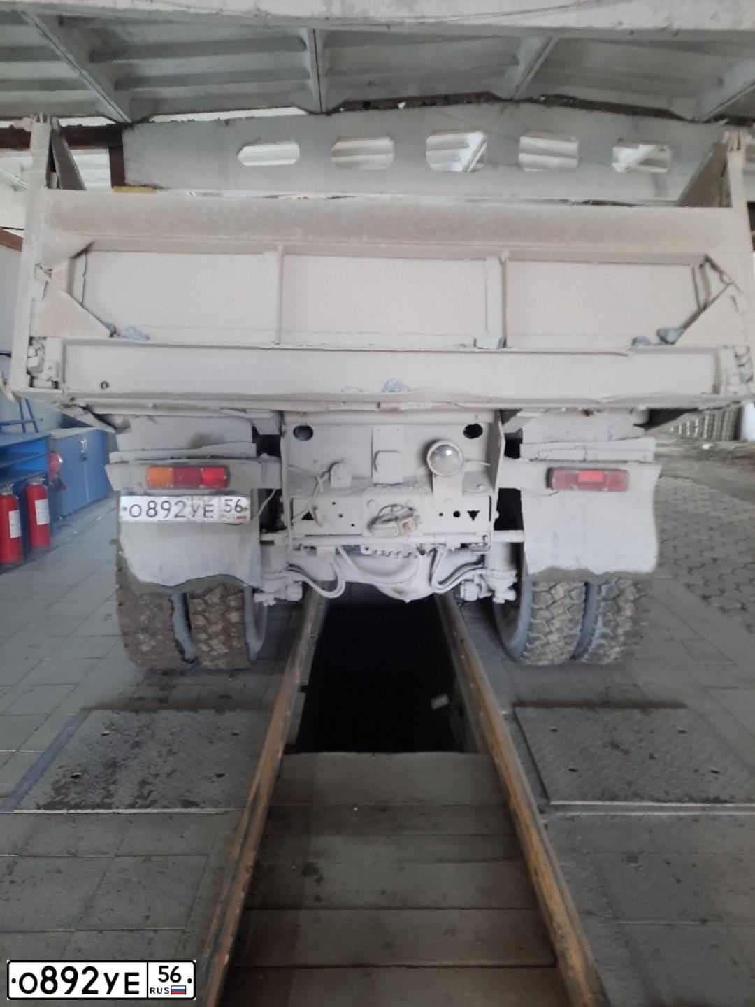 Фото автомобиля KAMAZ 5410 /6X4/, 1992 — госномер О892УЕ56. Цвет: СВЕТЛО-СЕРЫЙ