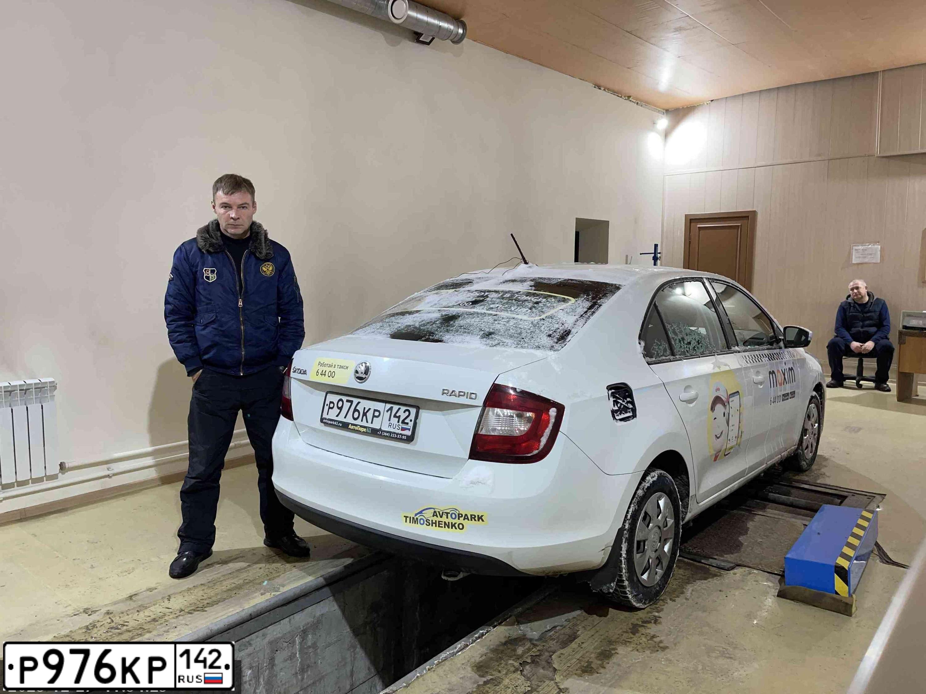Фото автомобиля SKODA RAPID, 2019 — госномер Р976КР142. Цвет: Белый