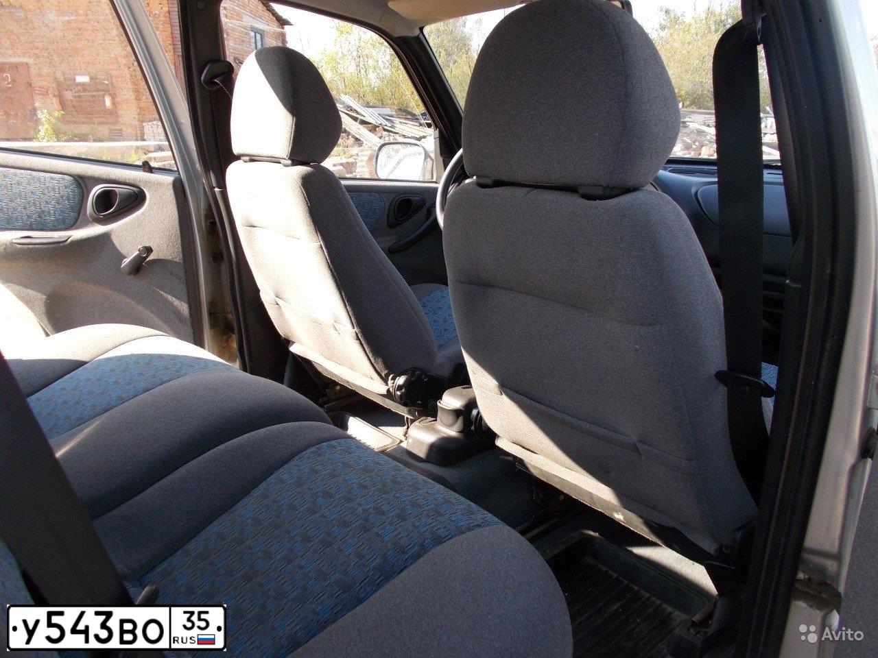 Фото автомобиля CHEVROLET NIVA, 2005 — госномер К167СЕ35. Цвет: СВЕТЛО-СЕРЕБРИСТЫЙ  МЕТАЛЛИК