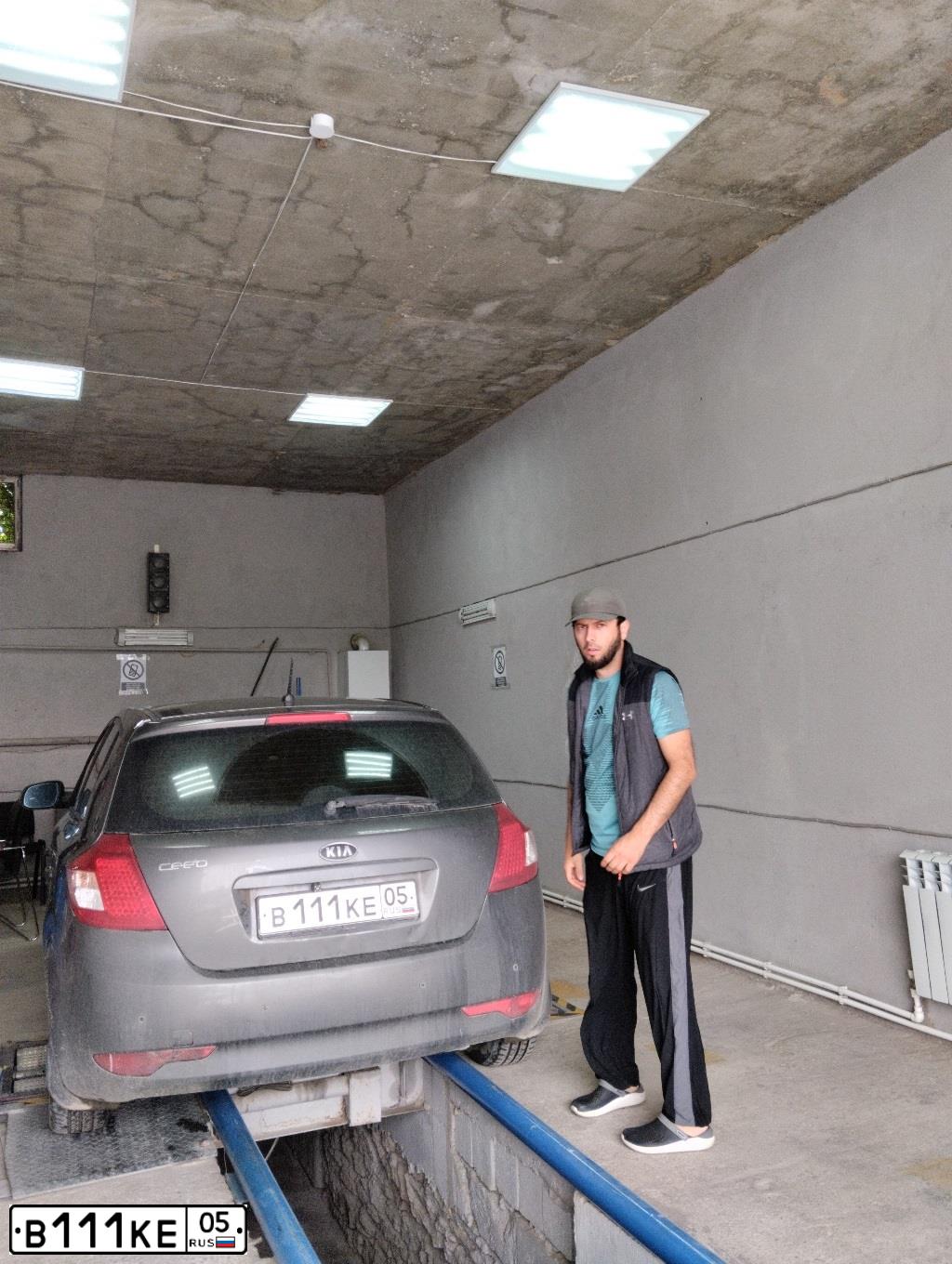 Фото автомобиля HYUNDAI SOLARIS, 2015 — госномер Р527ХЕ05. Цвет: Белый
