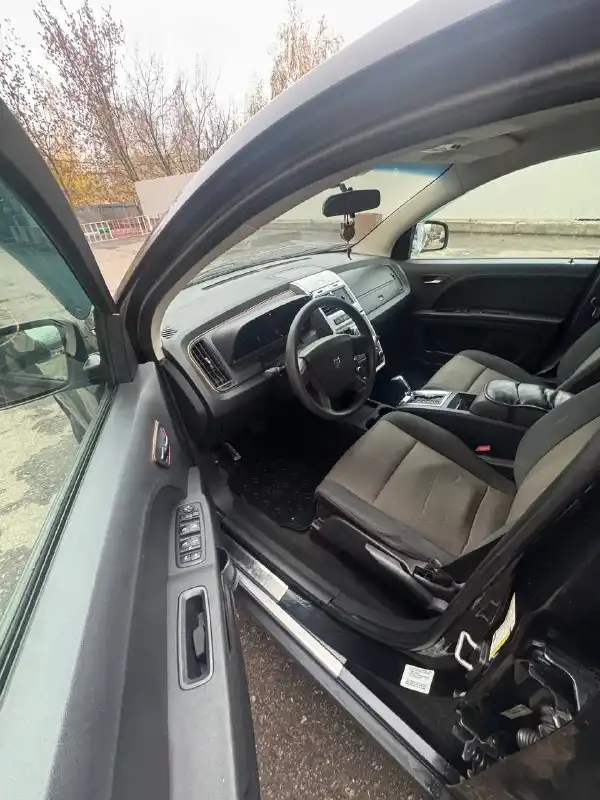 Фото автомобиля DODGE JOURNEY, 2009 — госномер О723НК47. Цвет: ЧЕРНЫЙ