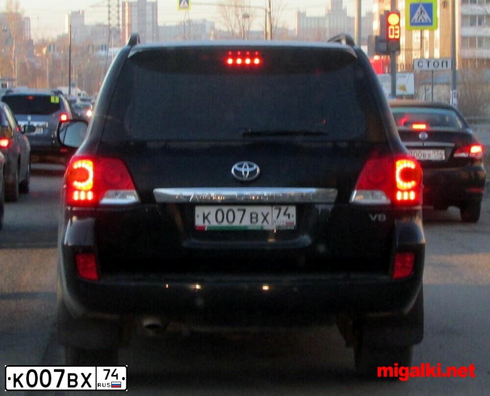 Фото автомобиля TOYOTA LANDCRUISER 200, 2012 — госномер К007ВХ174. Цвет: ЧЕРНЫЙ