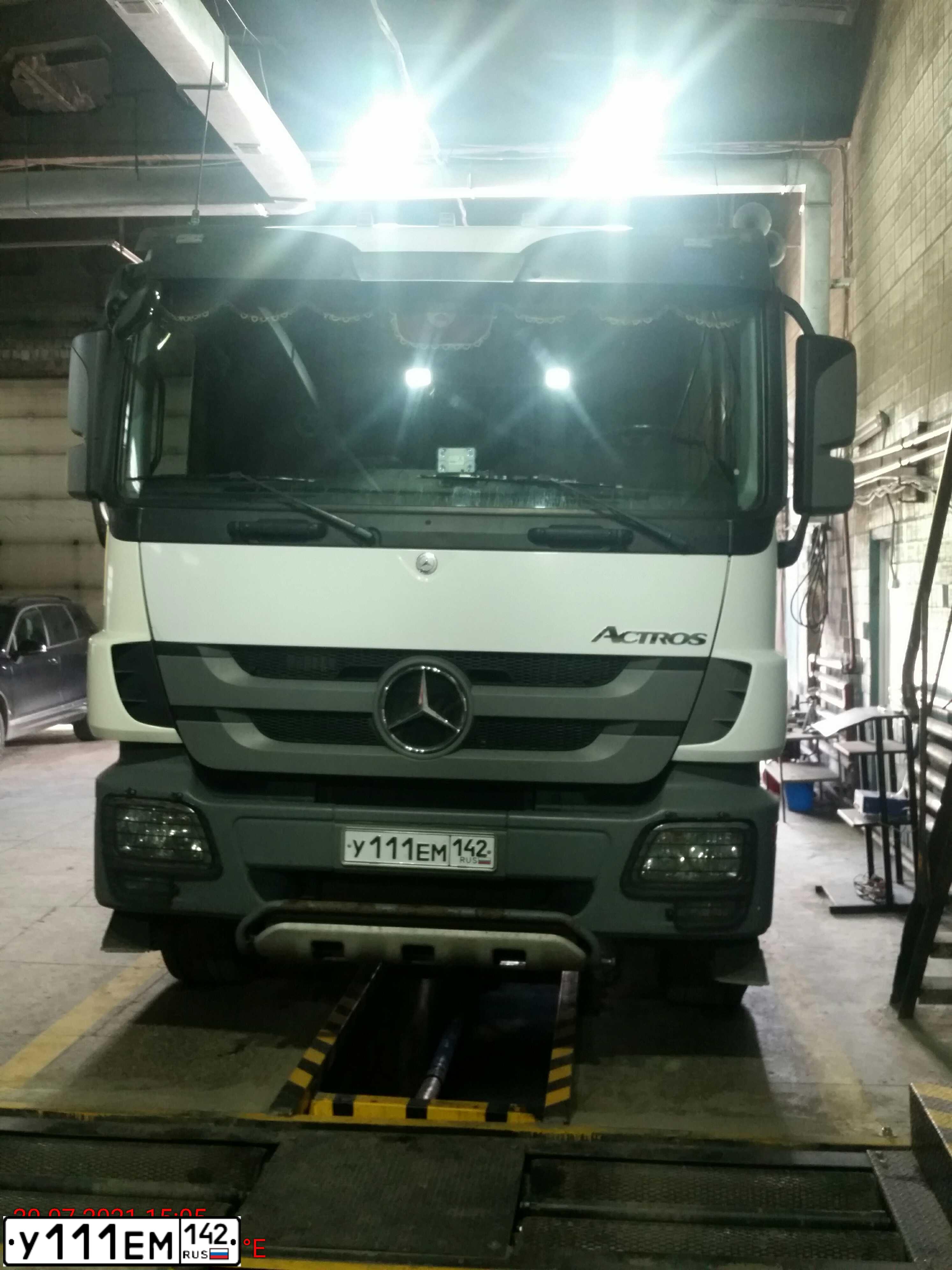 Фото автомобиля MERCEDES ACTROS, 2014 — госномер В270УН178. Цвет: Белый
