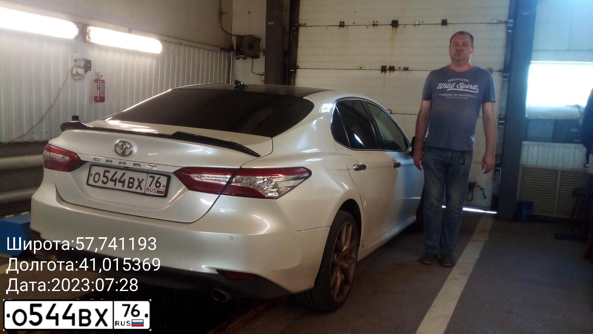 Фото автомобиля TOYOTA CAMRY, 2019 — госномер В500ТЕ37. Цвет: БЕЛЫЙ ЧЕРНЫЙ