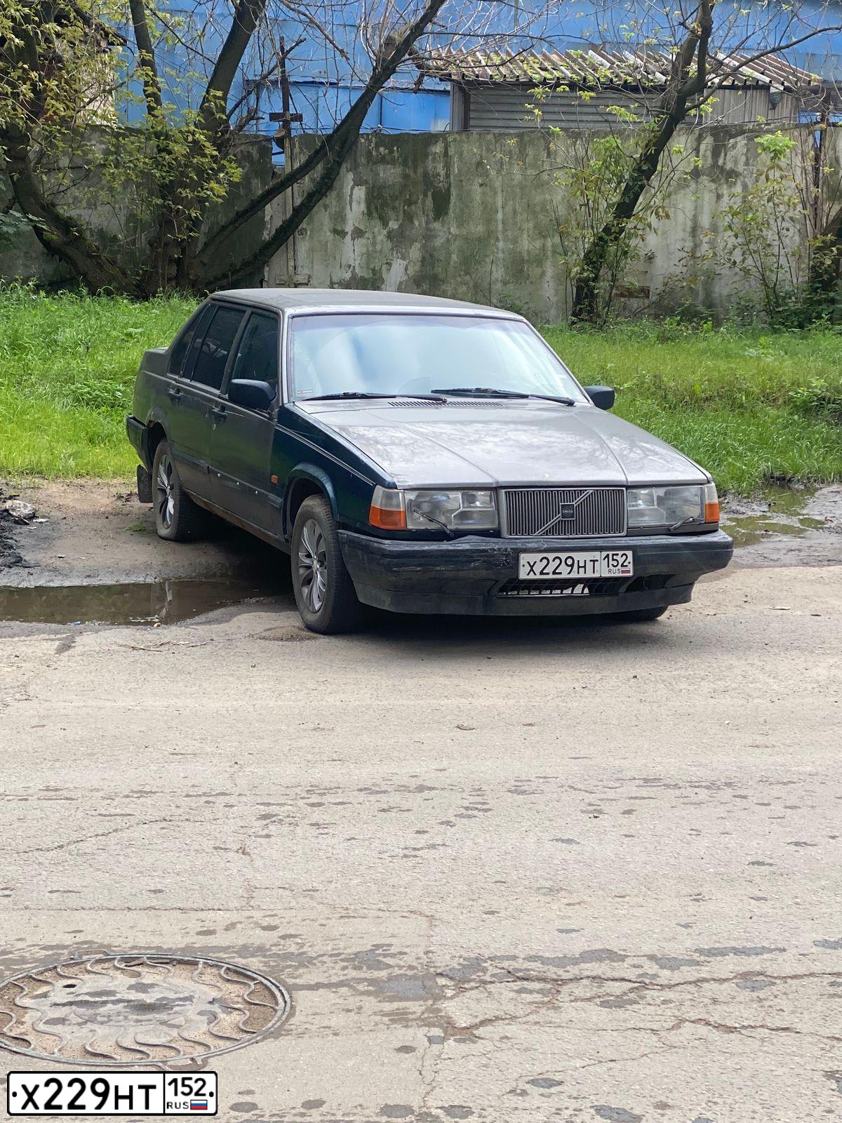 Фото автомобиля VOLVO 900-SERIE, 1992 — госномер Е374НС152. Цвет: ТЕМНО-СЕРЫЙ
