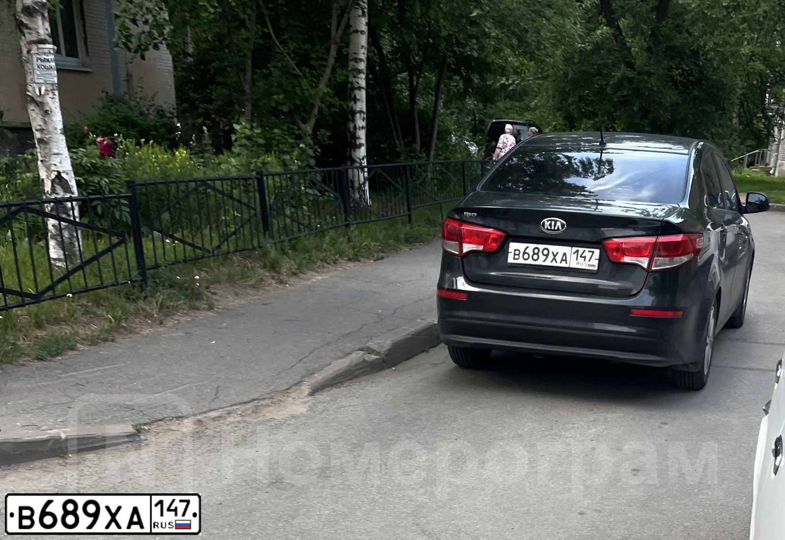 Фото автомобиля KIA RIO, 2015 — госномер В689ХА147. Цвет: ЧЕРНЫЙ