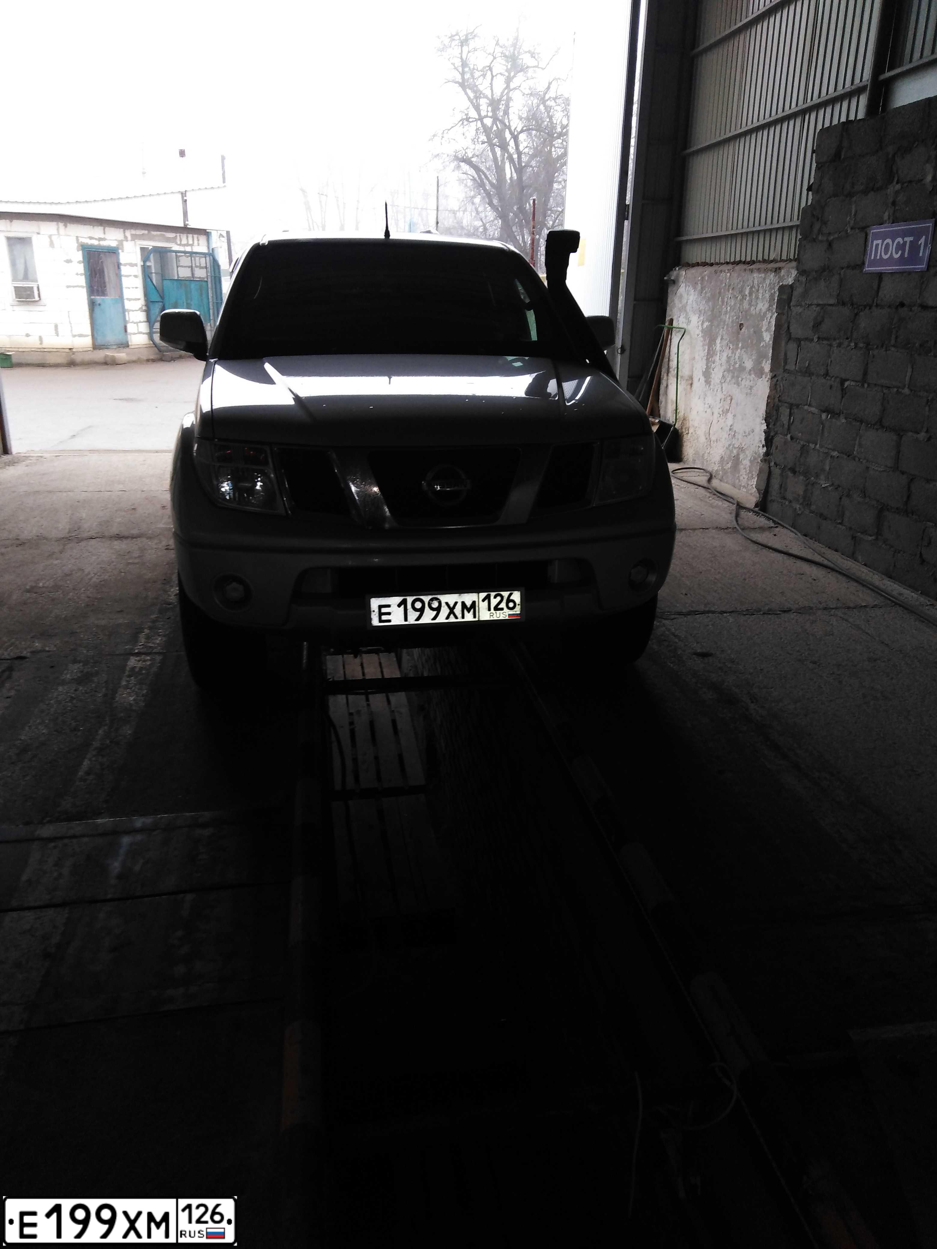Фото автомобиля NISSAN NAVARA, 2008 — госномер О126ОВ11. Цвет: СЕРЕБРИСТЫЙ
