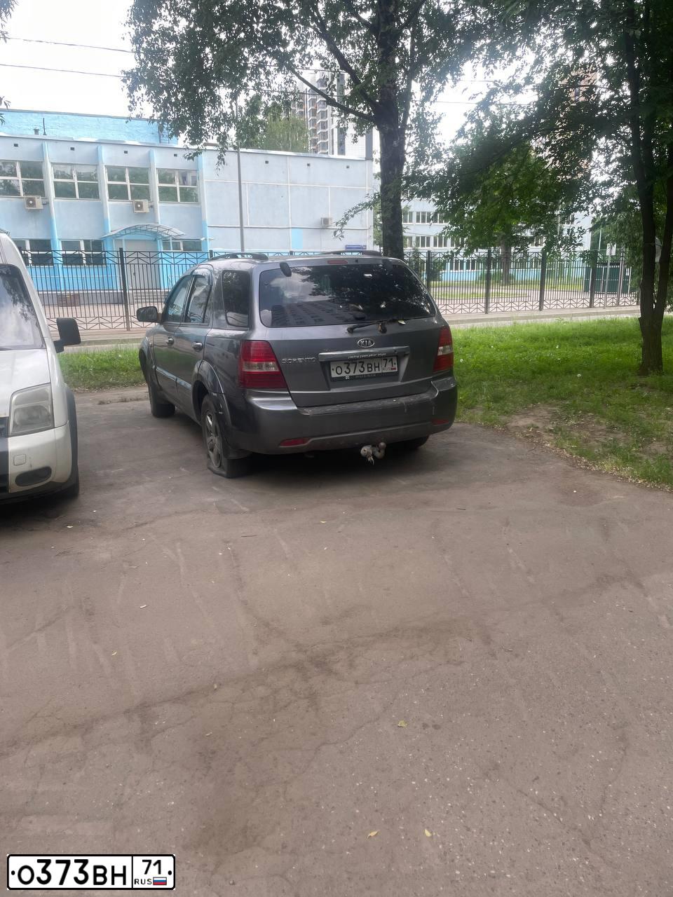 Фото автомобиля KIA SORENTO, 2006 — госномер Е243СО69. Цвет: СЕРЫЙ