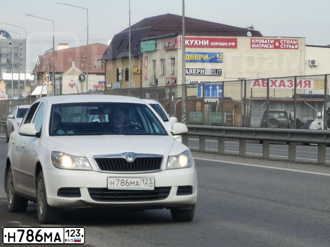 Фото автомобиля SKODA OCTAVIA, 2013 — госномер А279ОВ180. Цвет: Белый