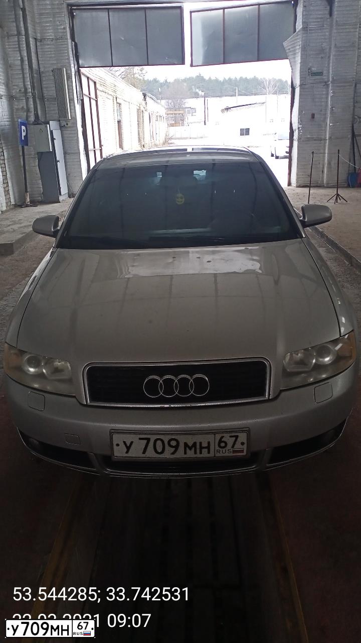 Фото автомобиля AUDI A4, 2004 — госномер У709МН67. Цвет: БЕЛЫЙ СЕРЕБРИСТЫЙ