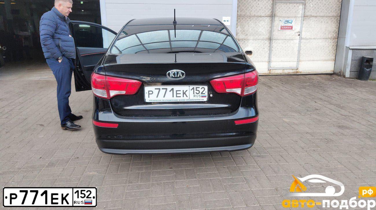 Фото автомобиля KIA RIO, 2015 — госномер Р771ЕК152. Цвет: ЧЕРНЫЙ