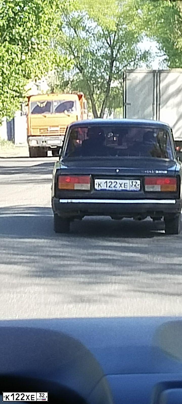 Фото автомобиля LADA 2107, 2010 — госномер К122ХЕ32. Цвет: Сине-Черный