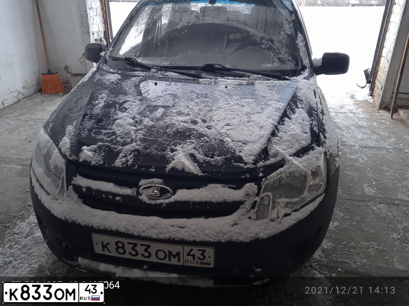 Фото автомобиля LADA 2190 GRANTA, 2012 — госномер В663УВ43. Цвет: ЧЕРНЫЙ