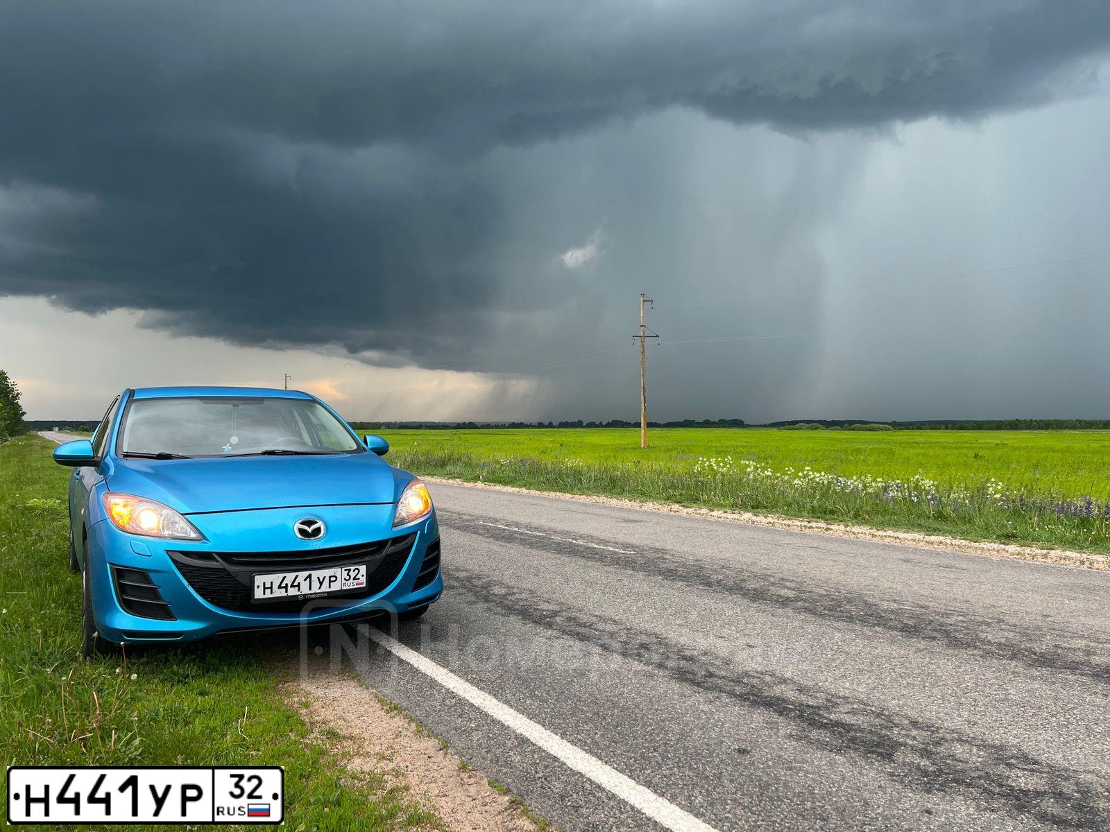 Фото автомобиля MAZDA 3, 2011 — госномер Н441УР32. Цвет: голубой