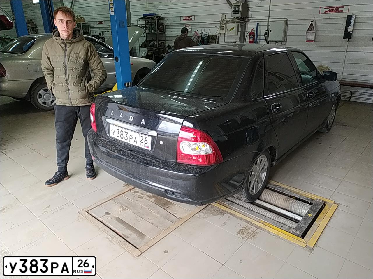 Фото автомобиля LADA PRIORA, 2007 — госномер Р880ХР126. Цвет: ЧЕРНЫЙ