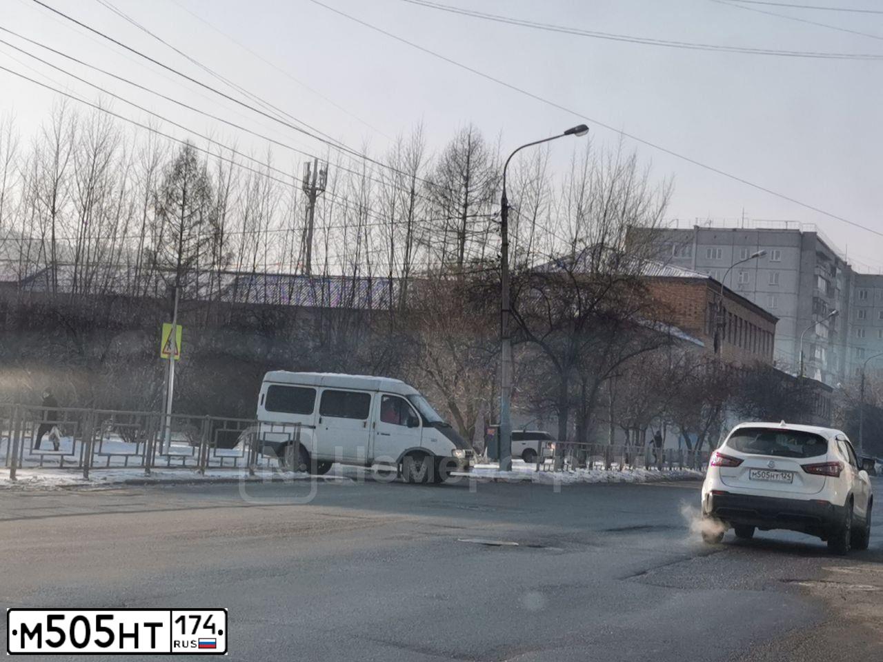 Фото автомобиля HYUNDAI SOLARIS, 2014 — госномер Р495СР174. Цвет: синий